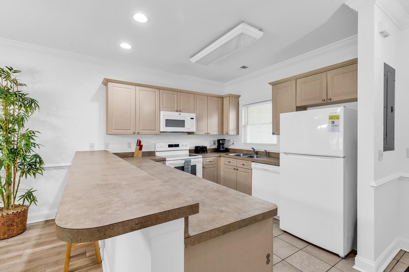 4801 Luster Leaf Circle Property Photo 4