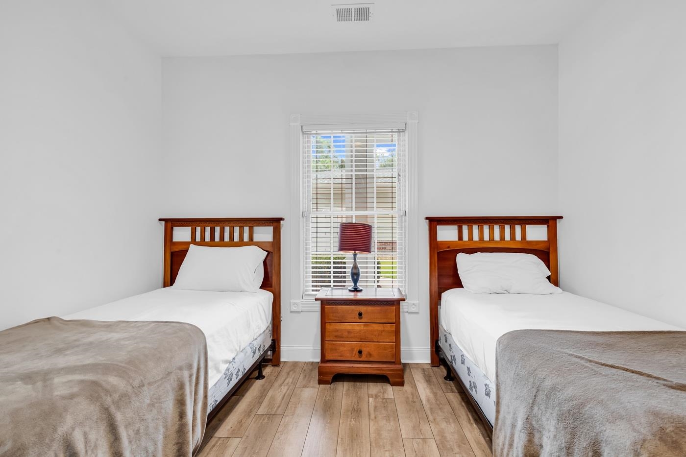 4801 Luster Leaf Circle Property Photo 13