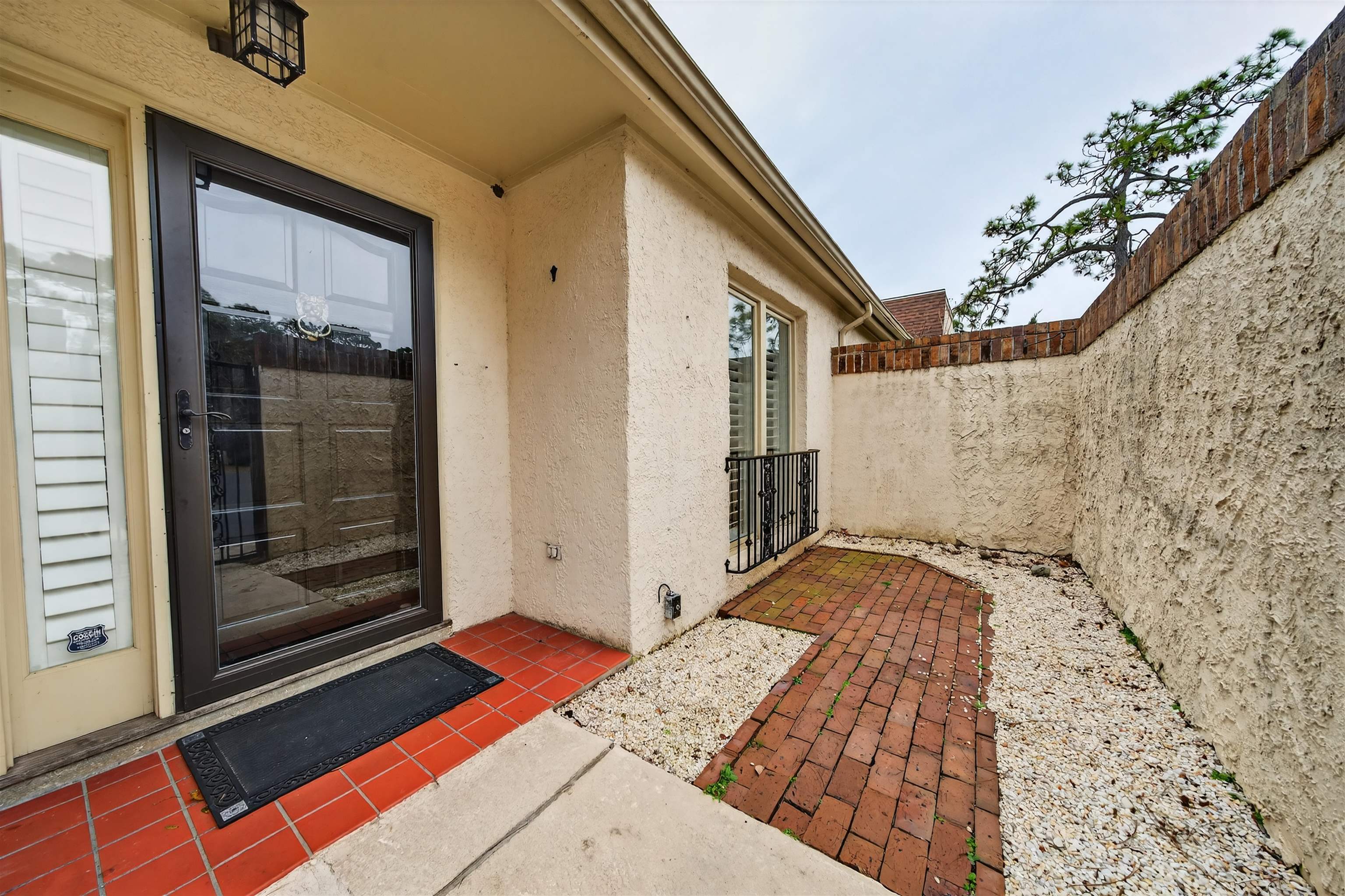 5 San Marks Ct. Property Photo 3