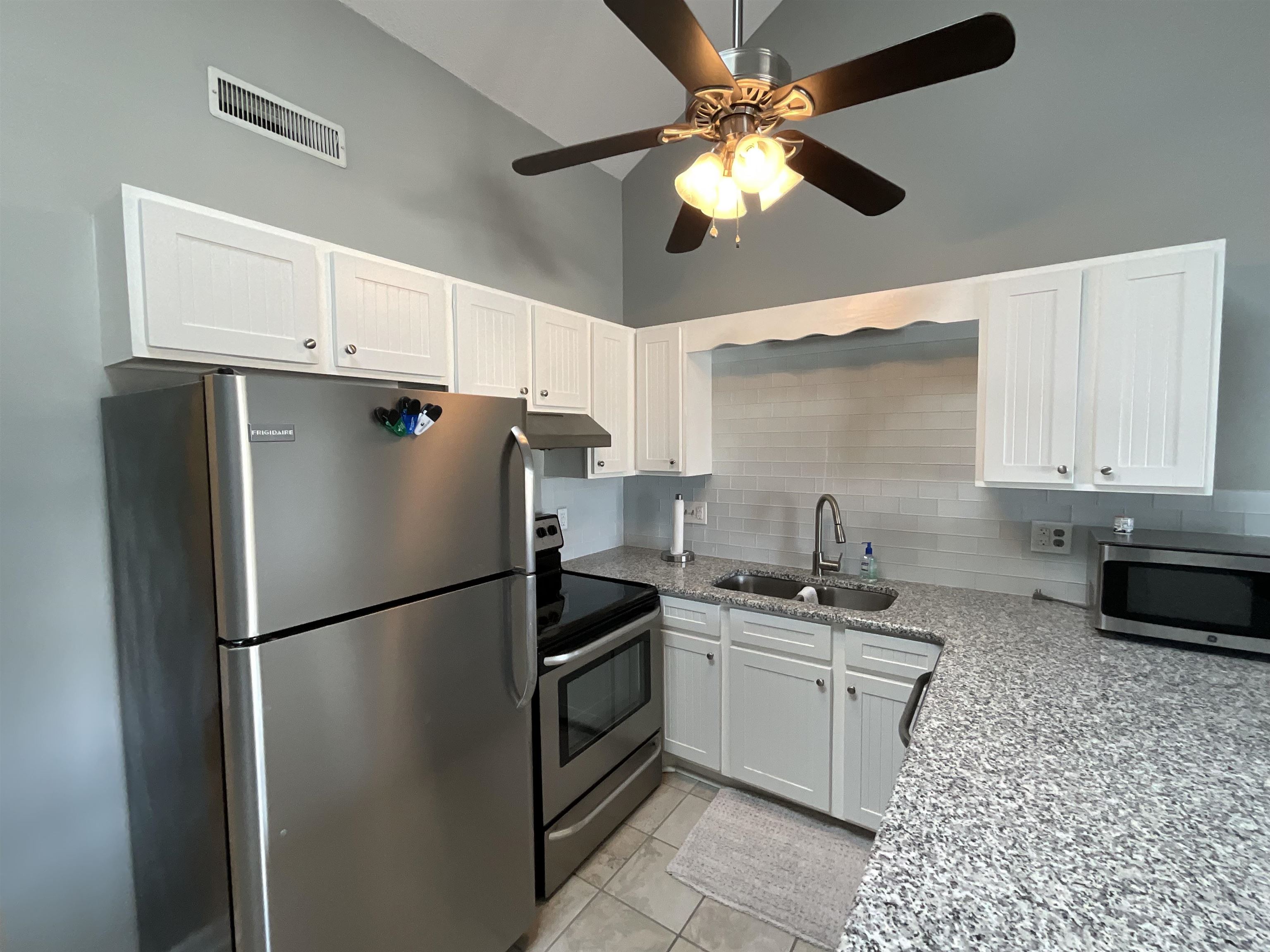 1880 Colony Dr. Property Photo 3