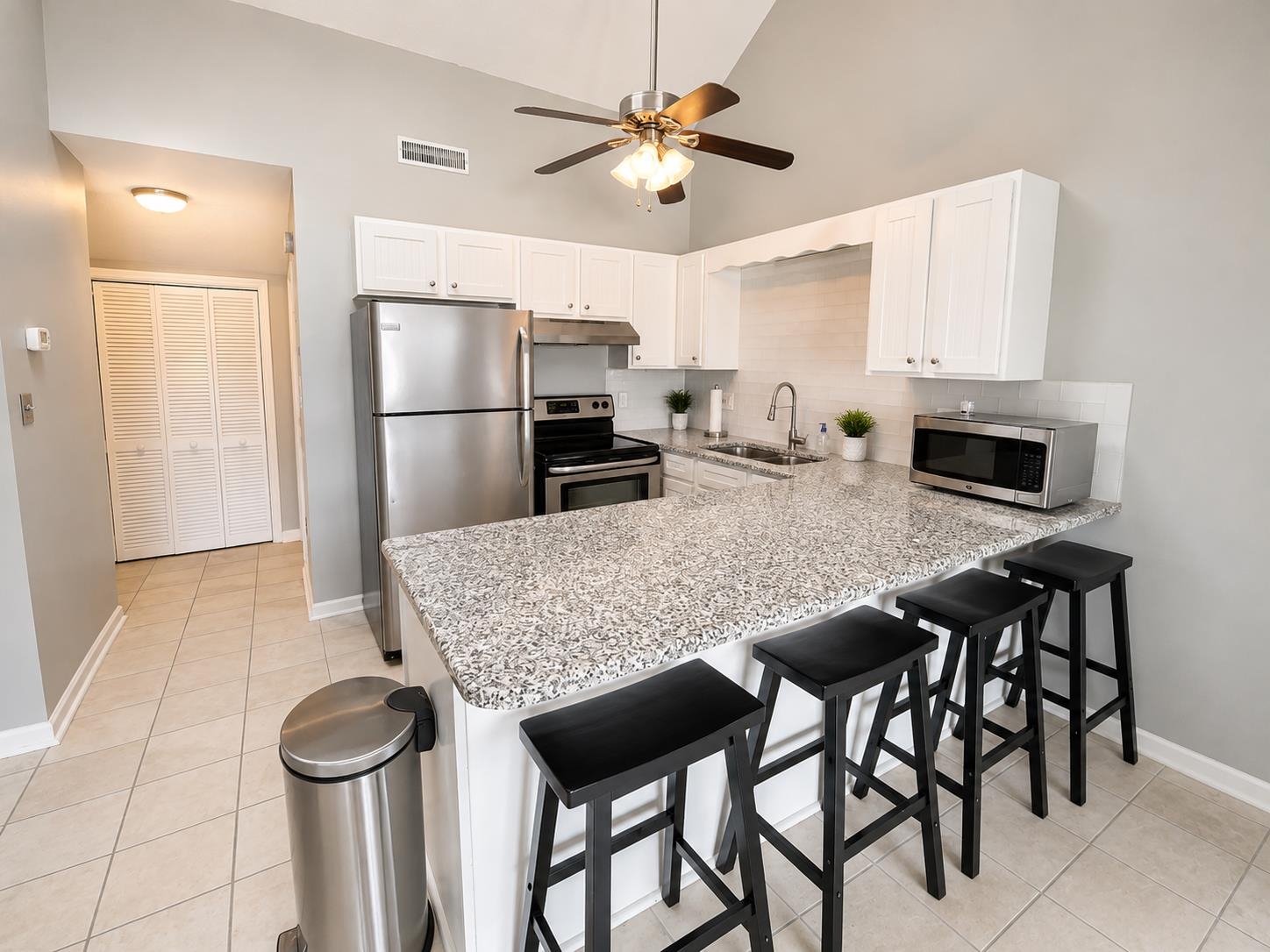 1880 Colony Dr. Property Photo 4