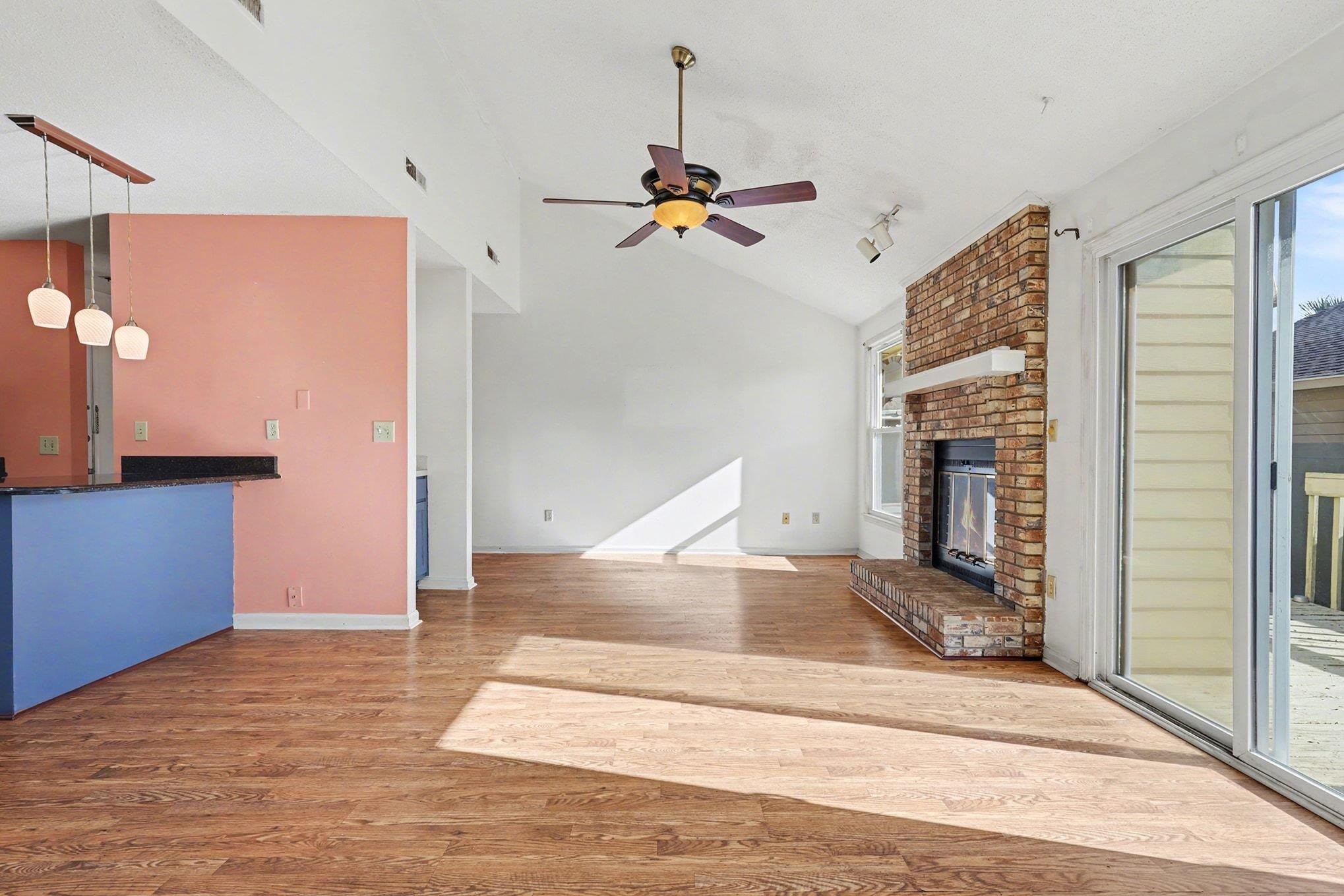 718 Live Oak Dr. Property Photo 8