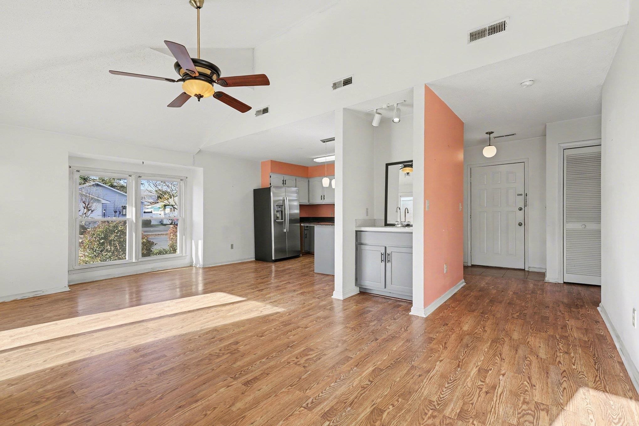 718 Live Oak Dr. Property Photo 12
