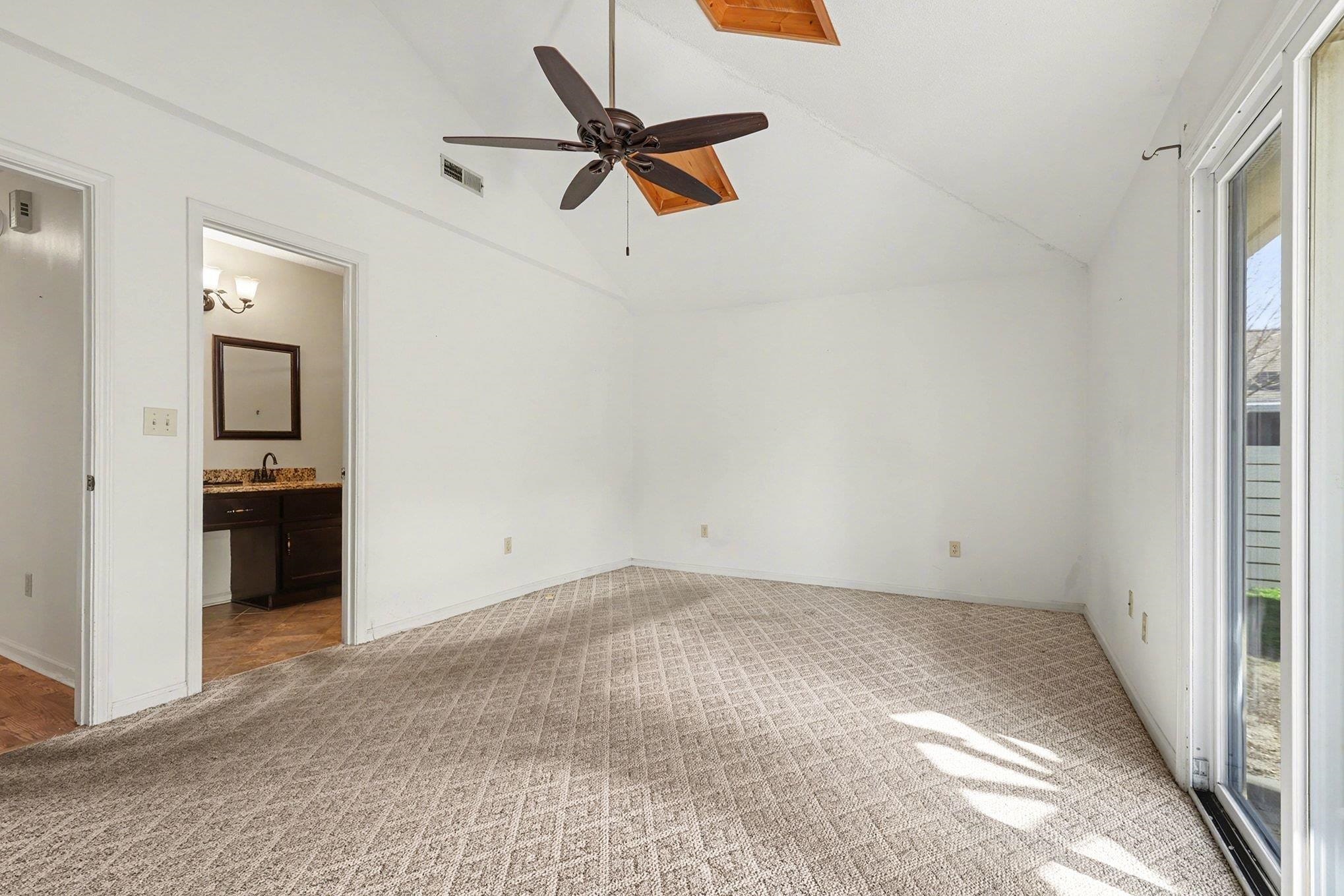 718 Live Oak Dr. Property Photo 19