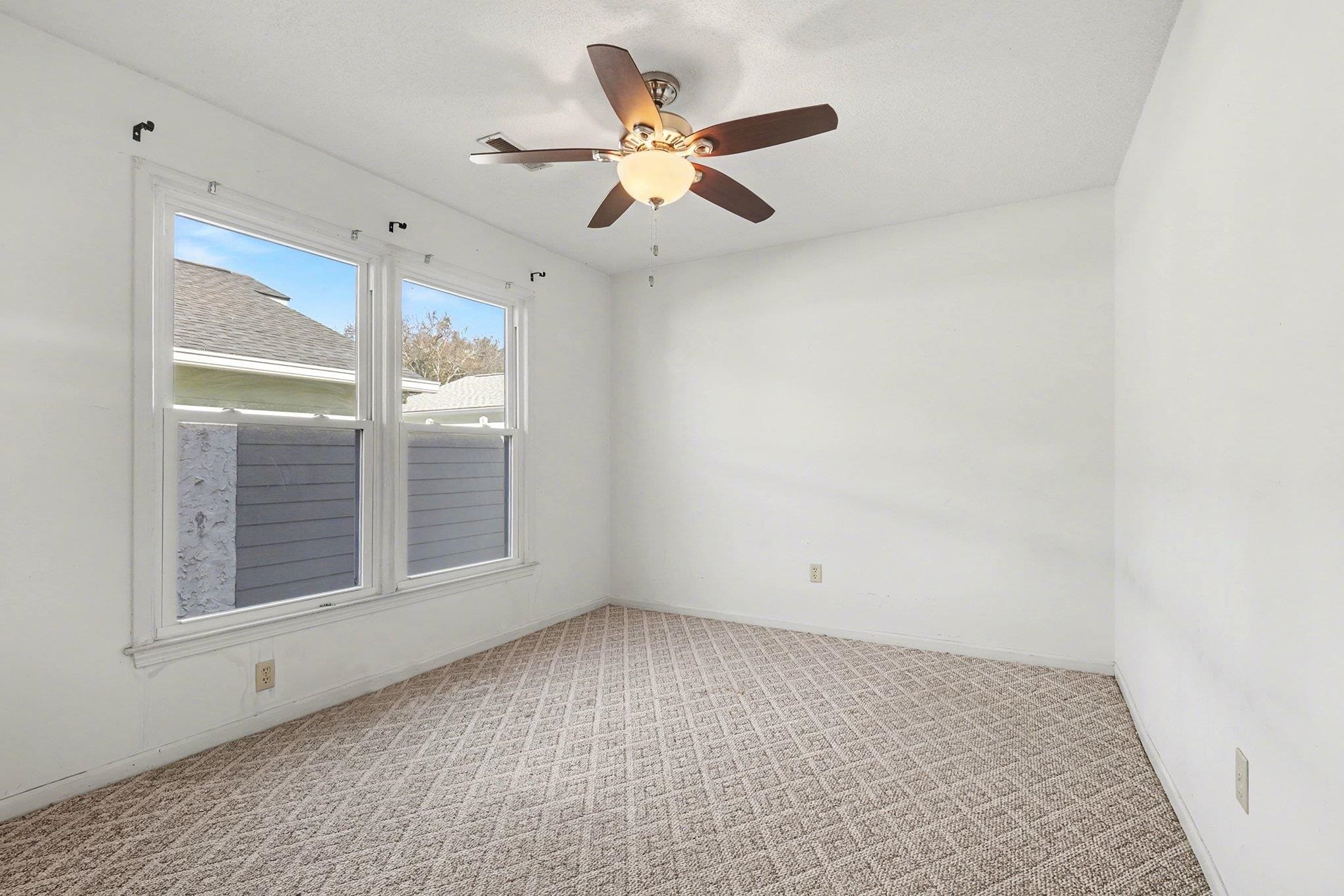 718 Live Oak Dr. Property Photo 24