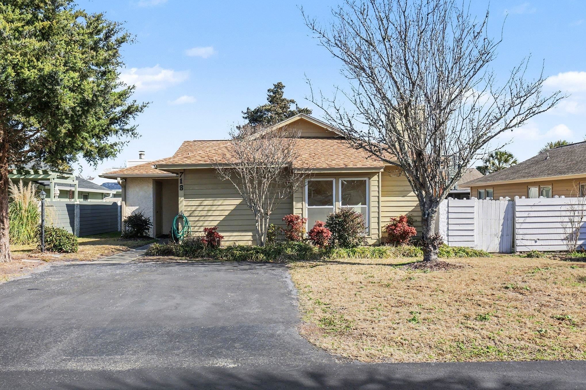 718 Live Oak Dr. Property Photo 27