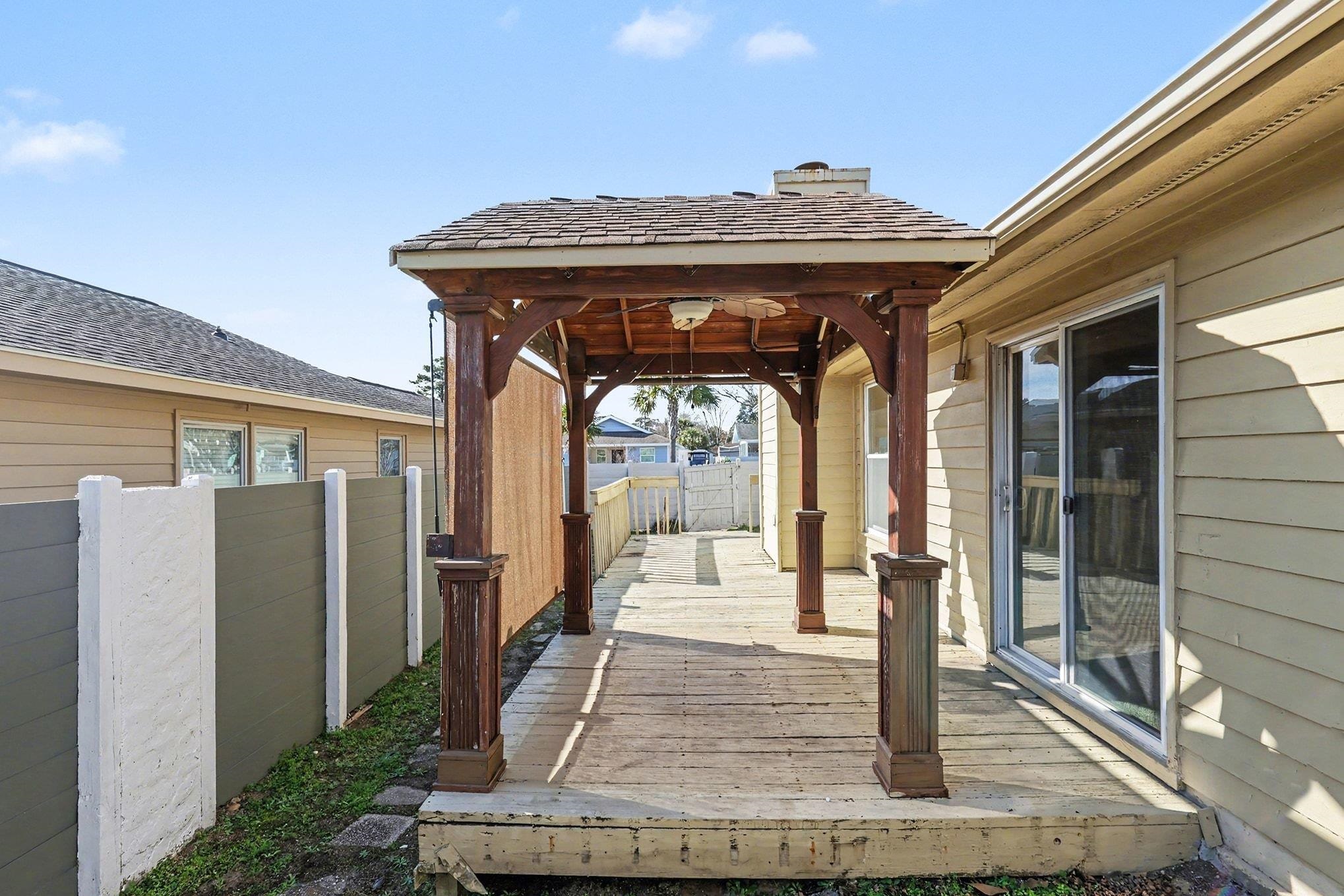 718 Live Oak Dr. Property Photo 32