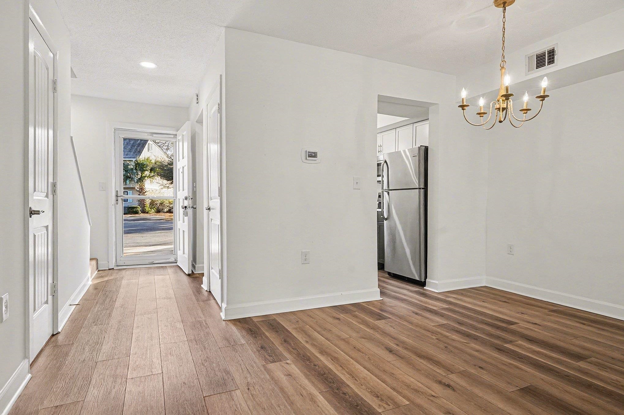 946 Villa Dr. Property Photo 3
