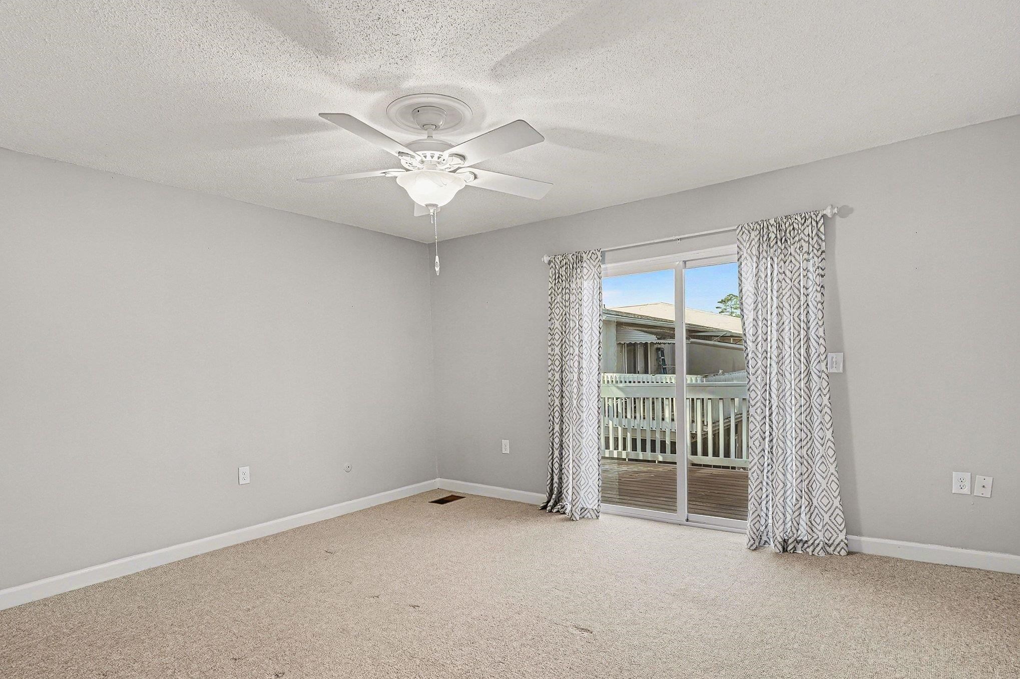 946 Villa Dr. Property Photo 17