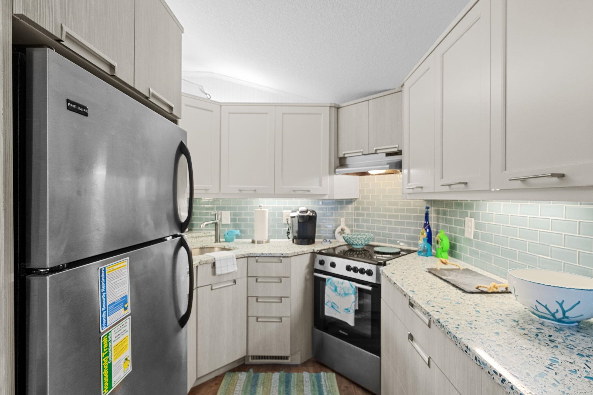 6001 - 1040 S Kings Hwy. Property Photo 15