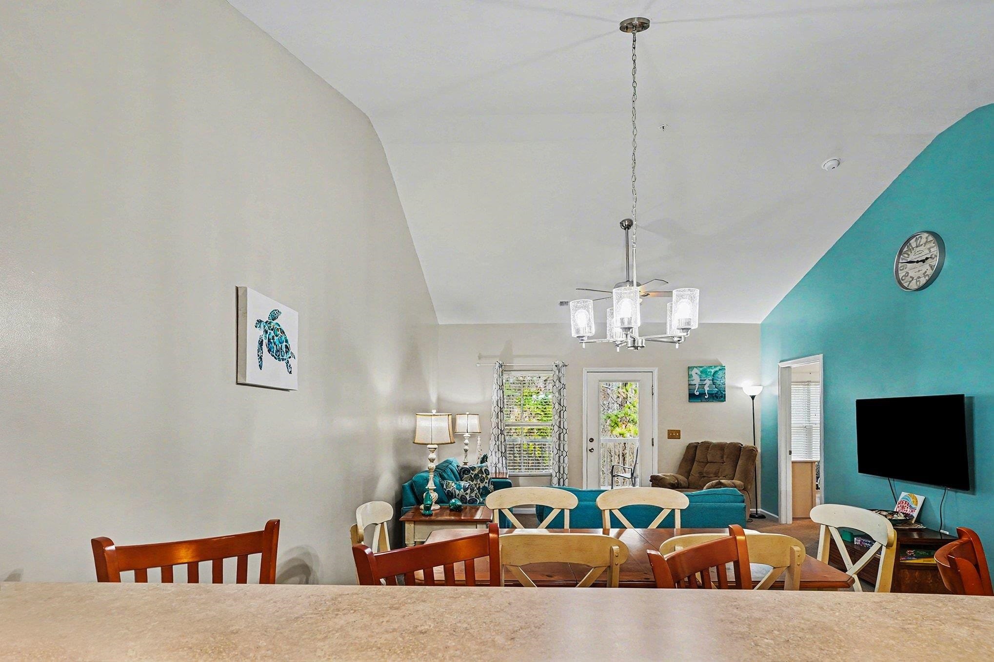 6253 Catalina Dr. Property Photo 5