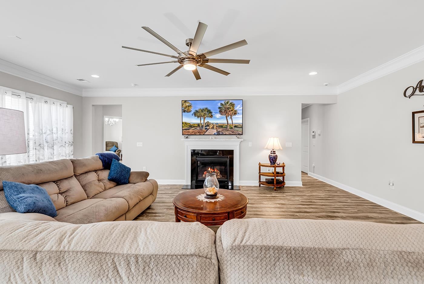 6060 Trieste St. Property Photo 8