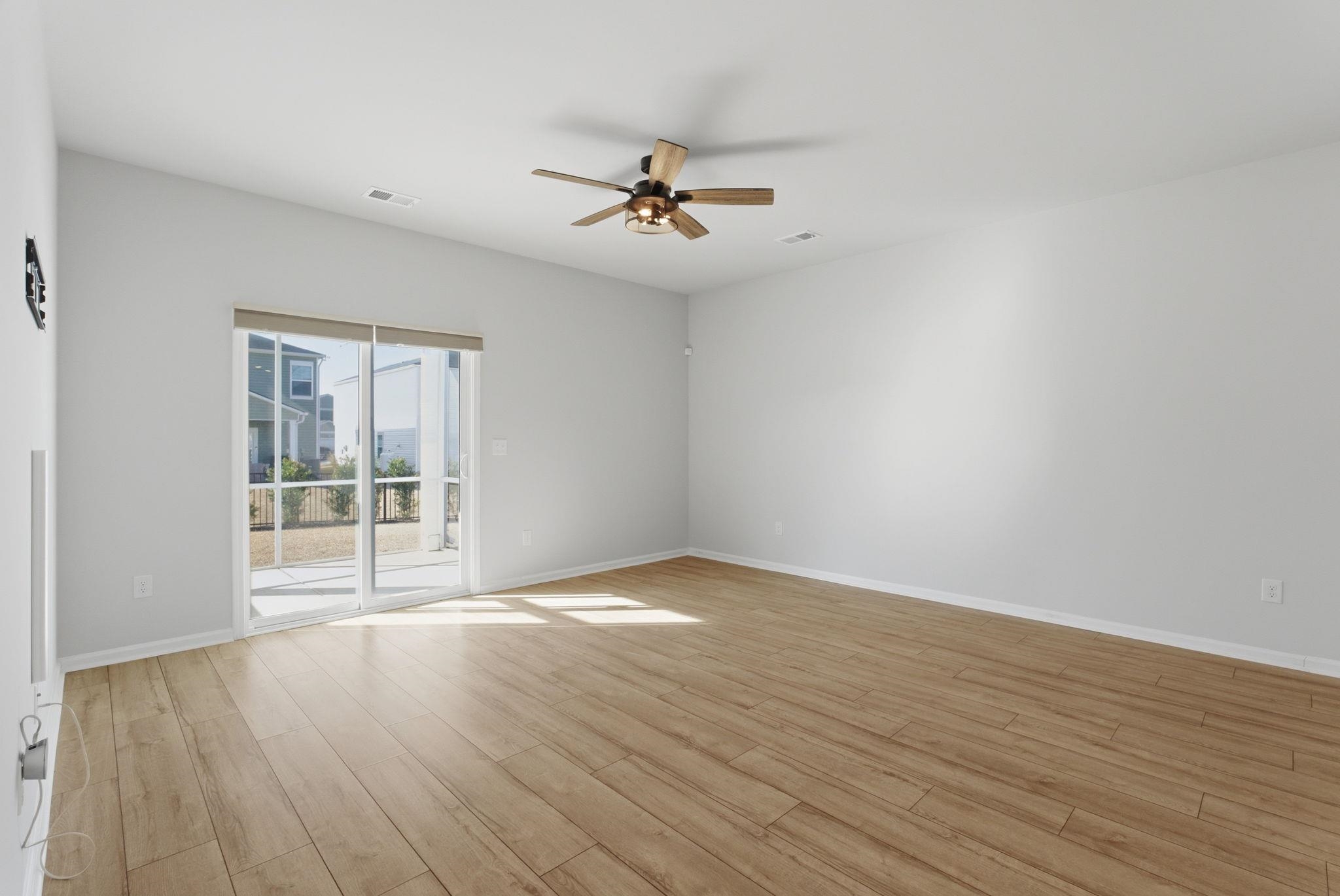 1580 Swing Bridge Way Property Photo 3