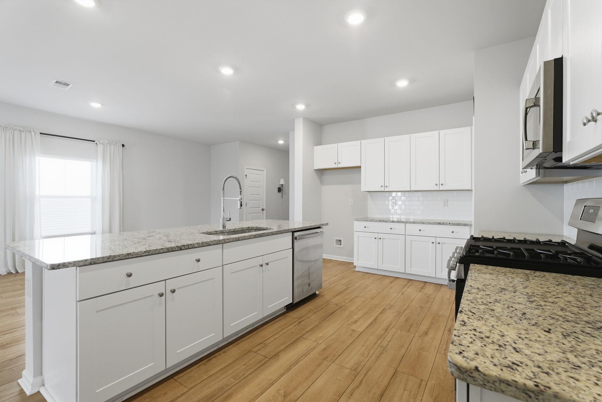 1580 Swing Bridge Way Property Photo 8