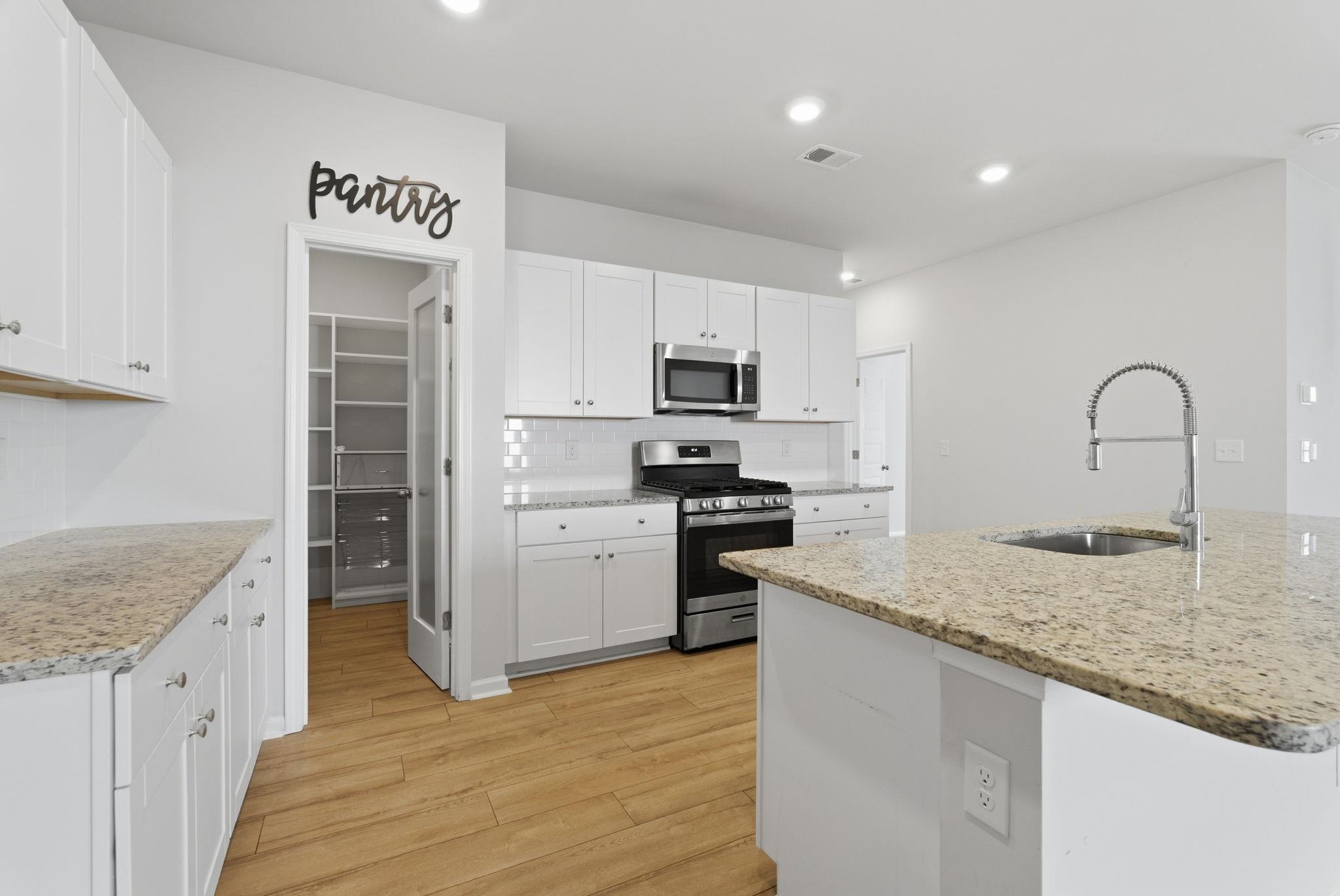 1580 Swing Bridge Way Property Photo 10