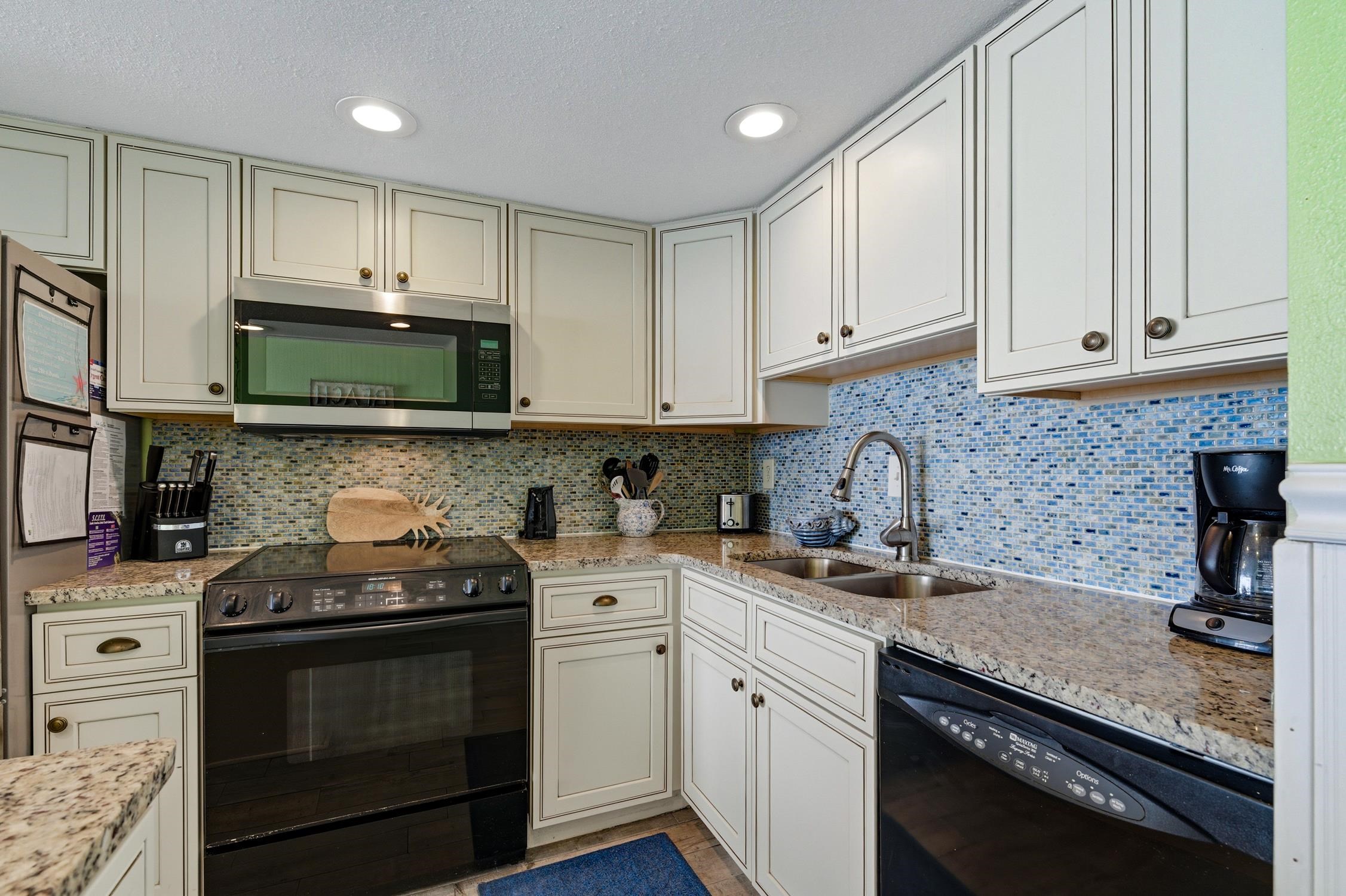 1012 N Waccamaw Dr. Property Photo 6