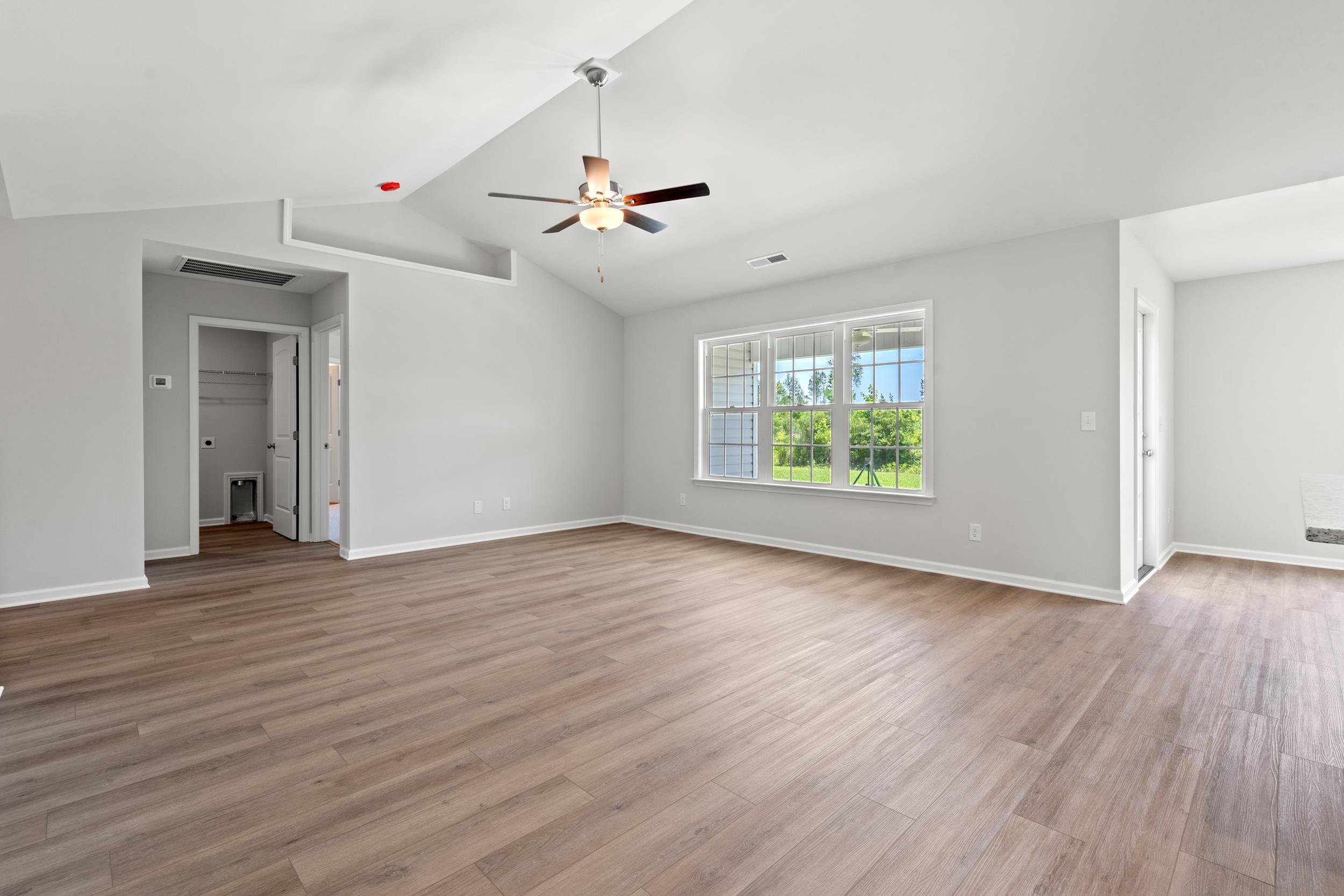 5015 Shore Breeze Dr. Property Photo 3