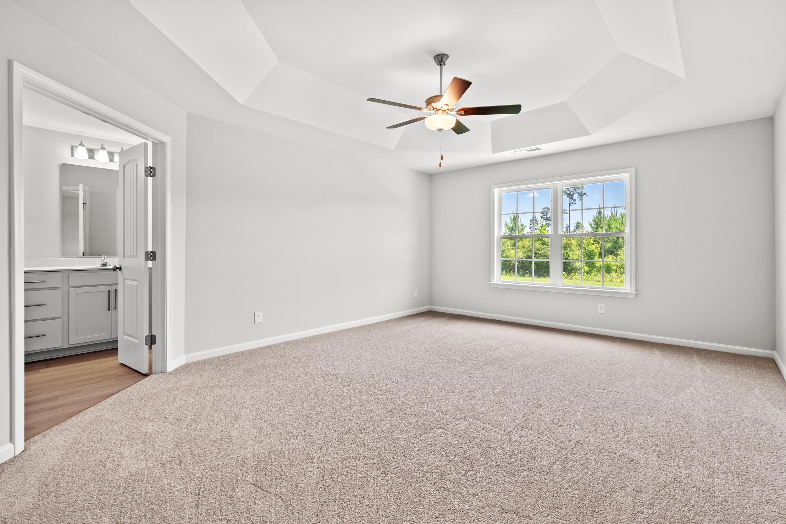 5015 Shore Breeze Dr. Property Photo 7