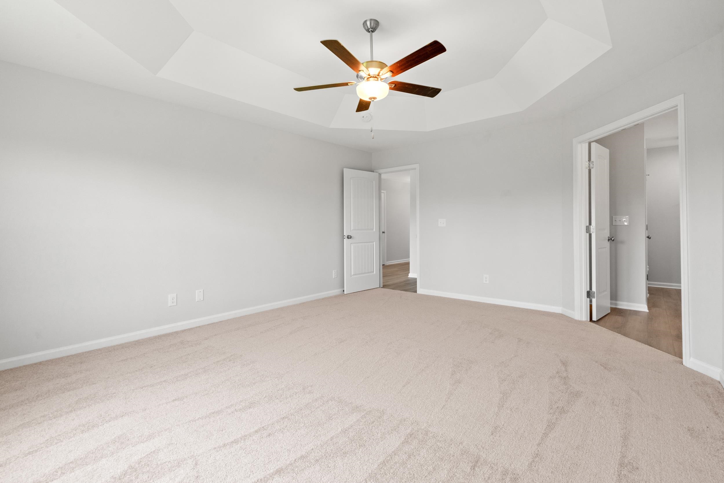 5015 Shore Breeze Dr. Property Photo 8