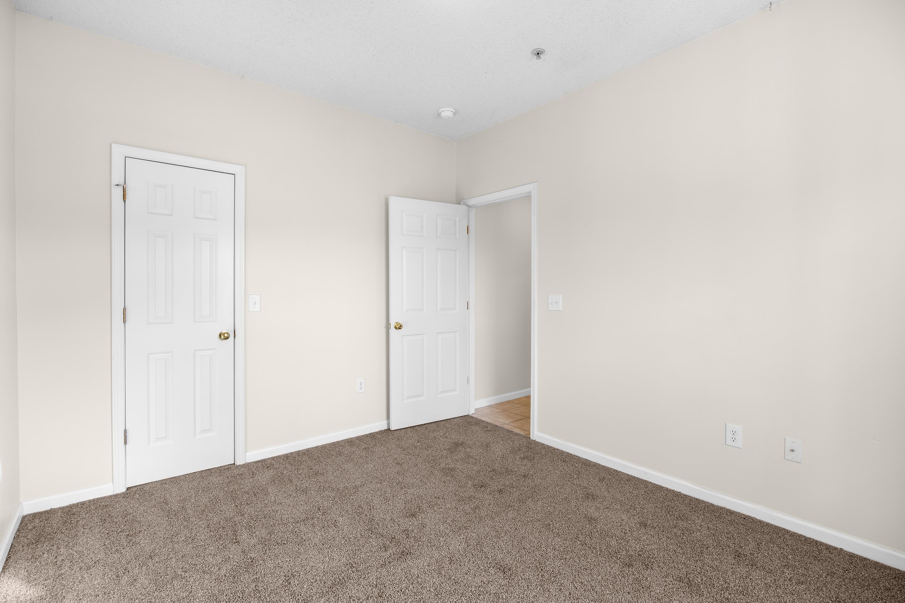 5846 Longwood Dr. Property Photo 5