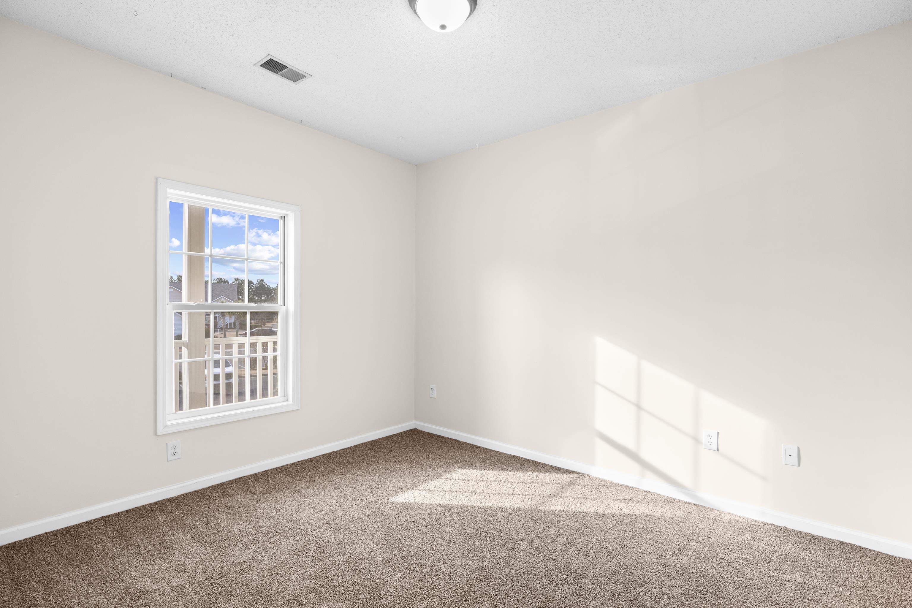 5846 Longwood Dr. Property Photo 6