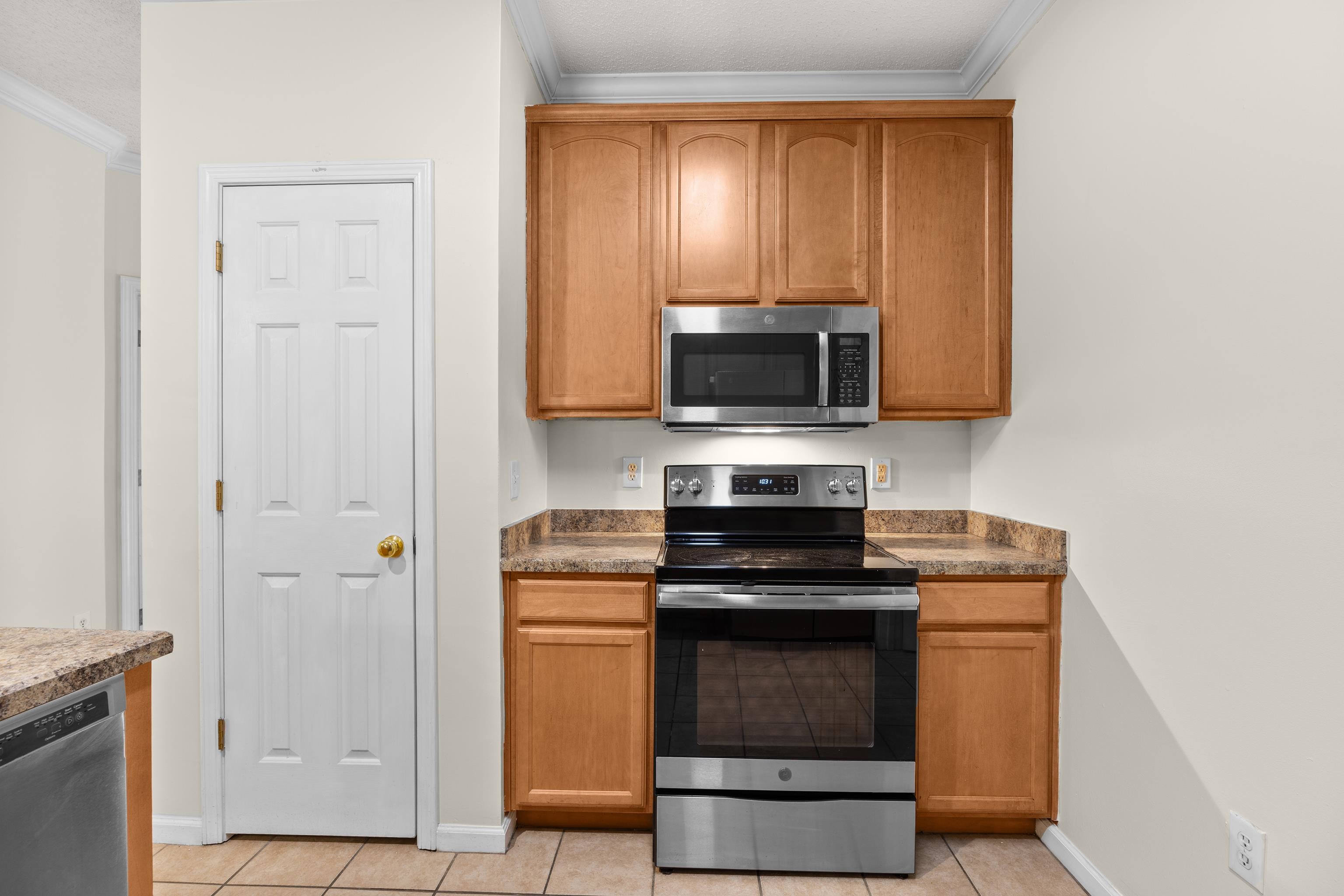 5846 Longwood Dr. Property Photo 11