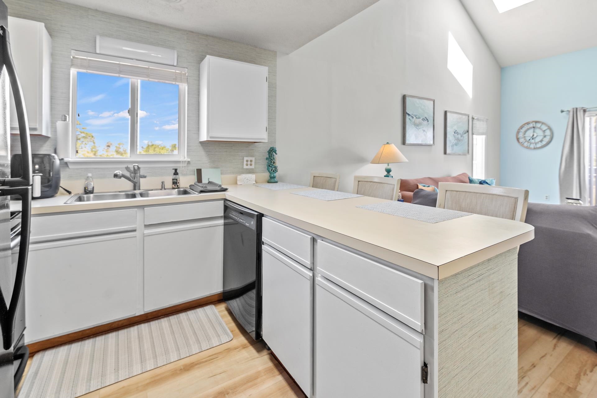 1890 Colony Dr. Property Photo 12
