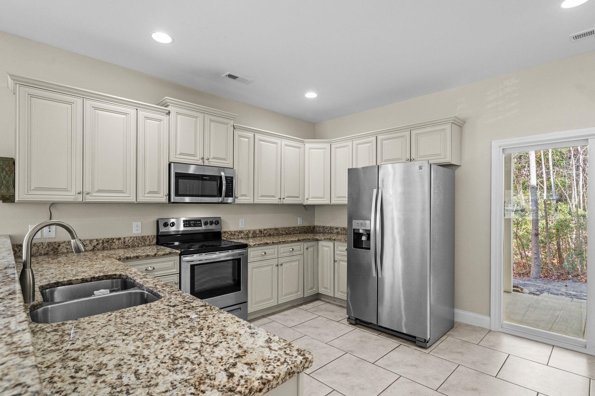 1086 Dinger Ct. Property Photo 15