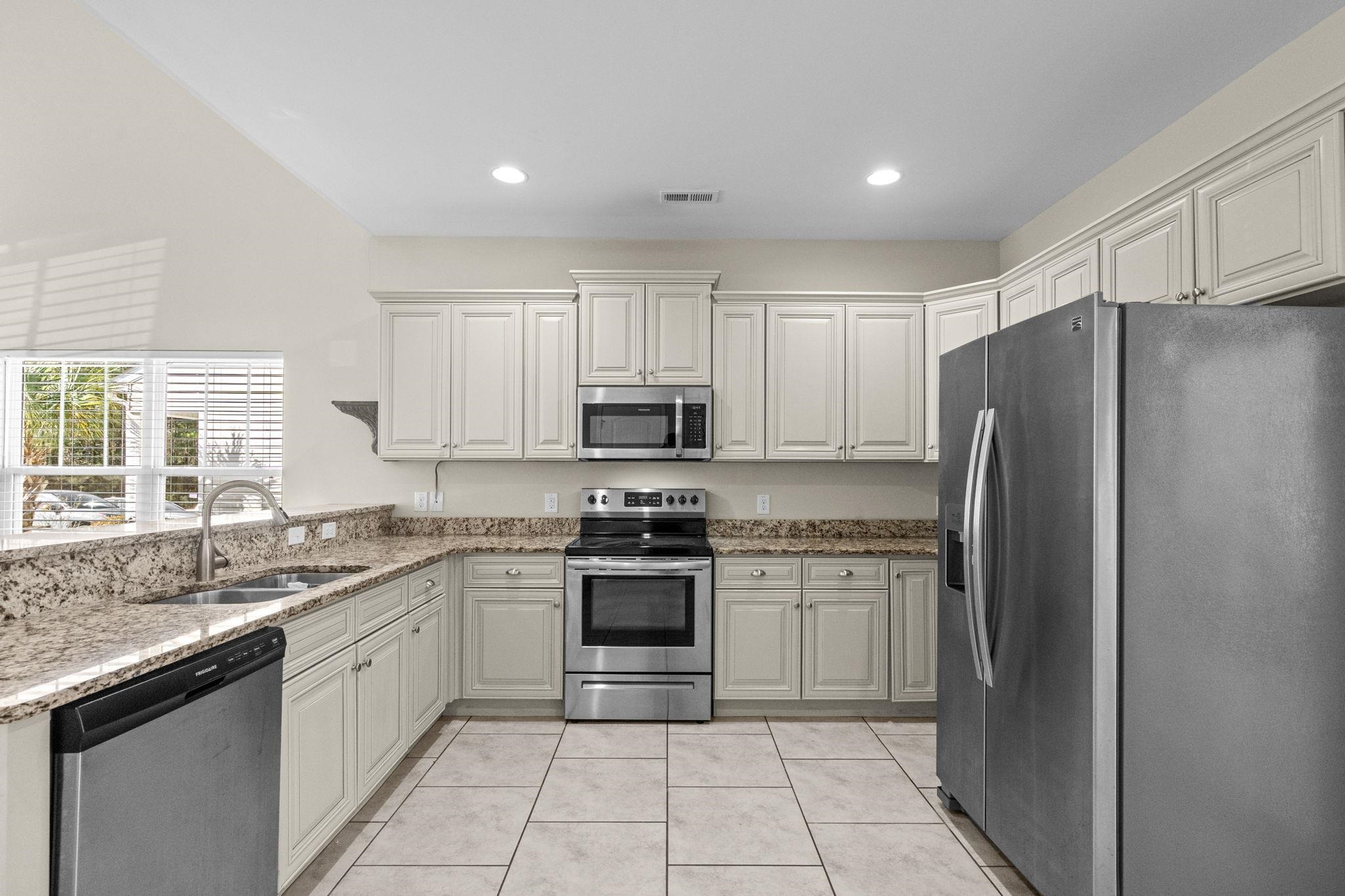 1086 Dinger Ct. Property Photo 17