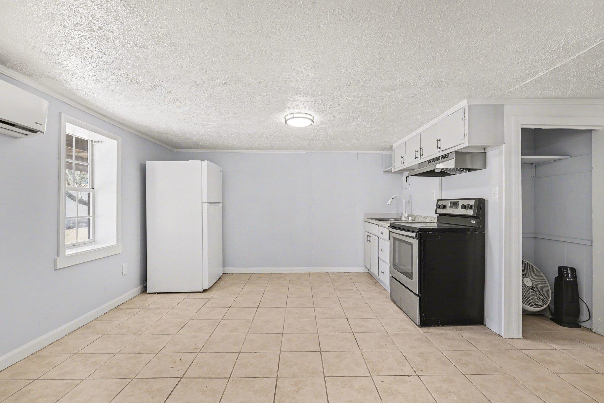 1710 Holly Dr. Property Photo 9