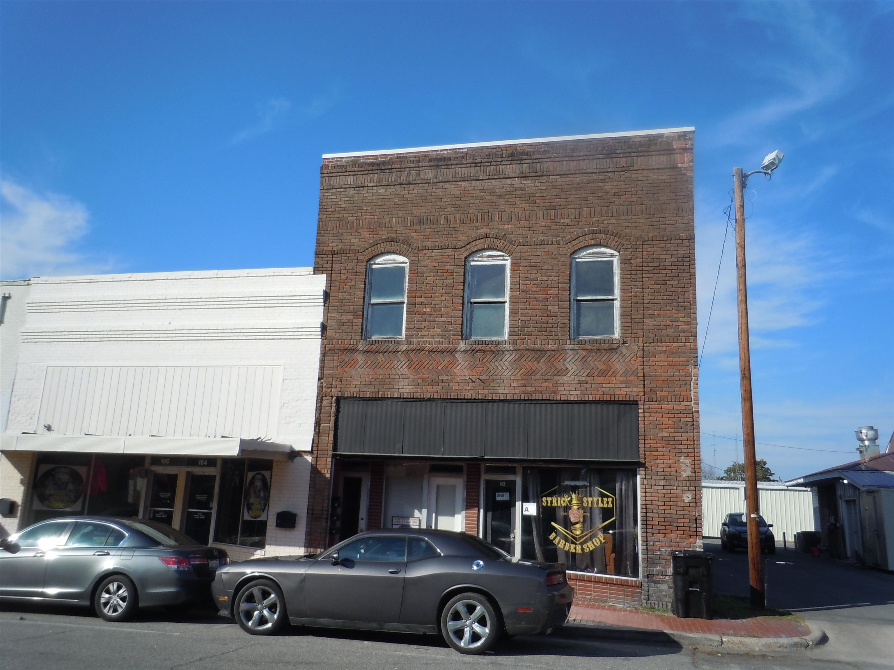 102 W 5th St. Property Photo 1