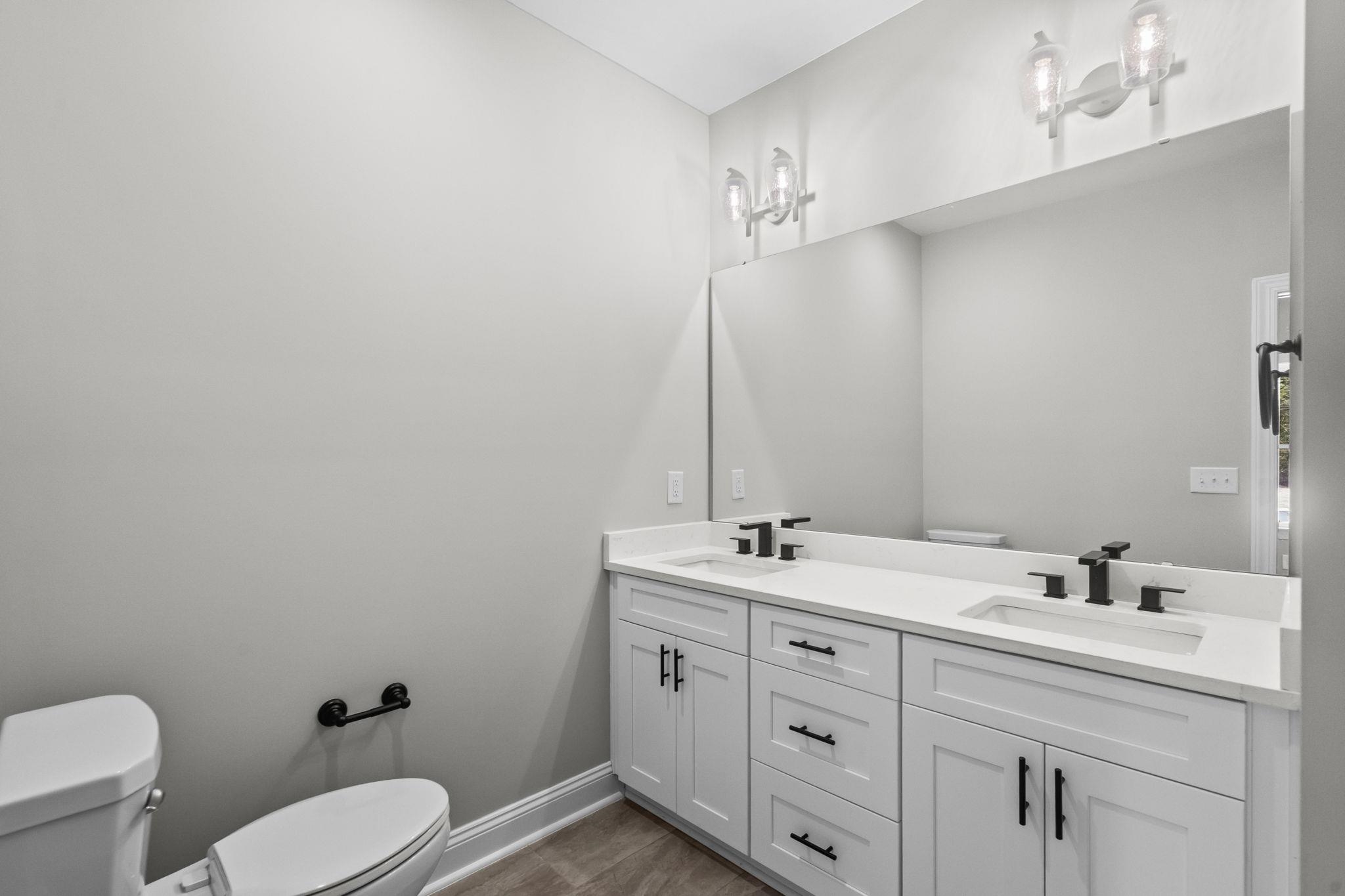 21 & 23 Graybo Ln Property Photo 34