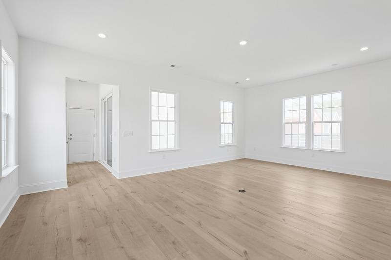 1404 Lancaster Way Property Photo 7