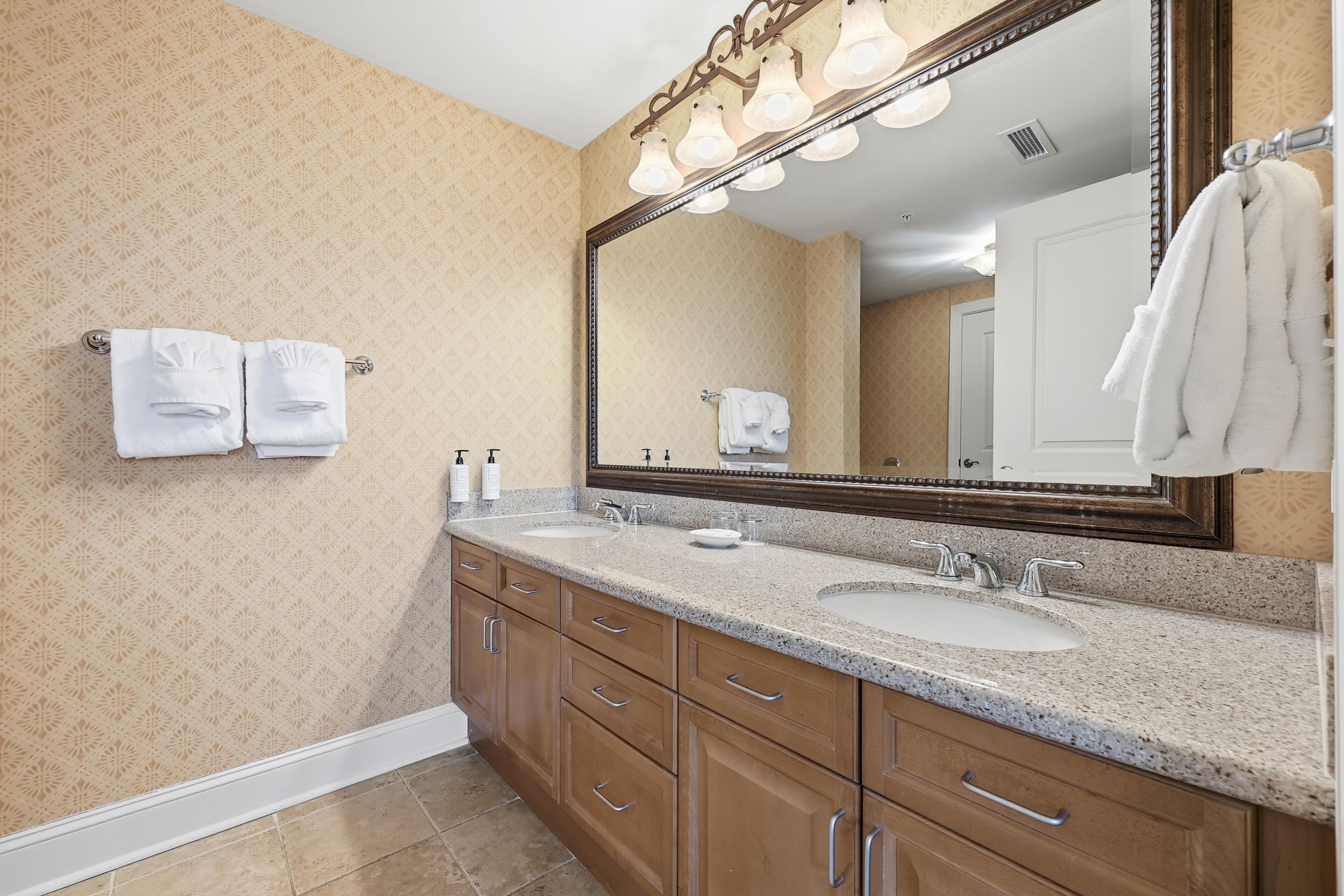 8121 Amalfi Pl. Property Photo 16