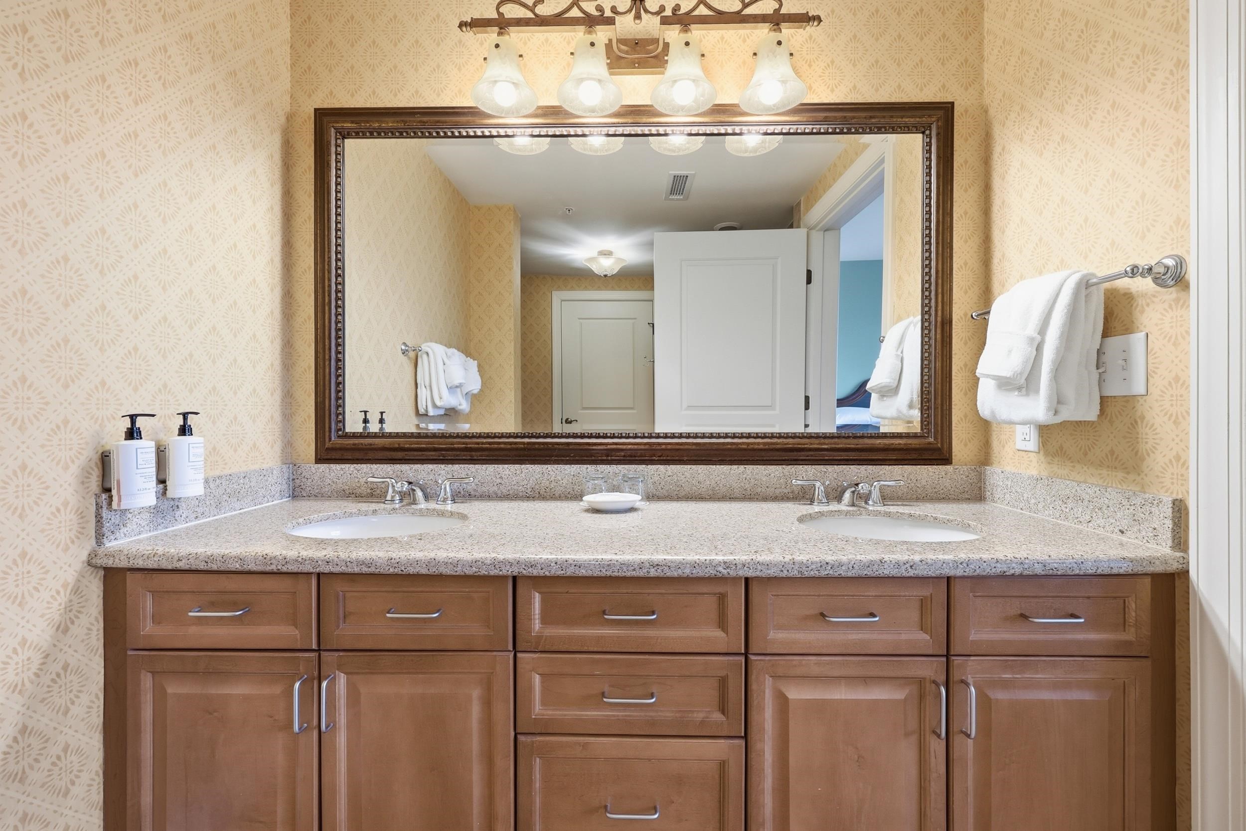 8121 Amalfi Pl. Property Photo 17