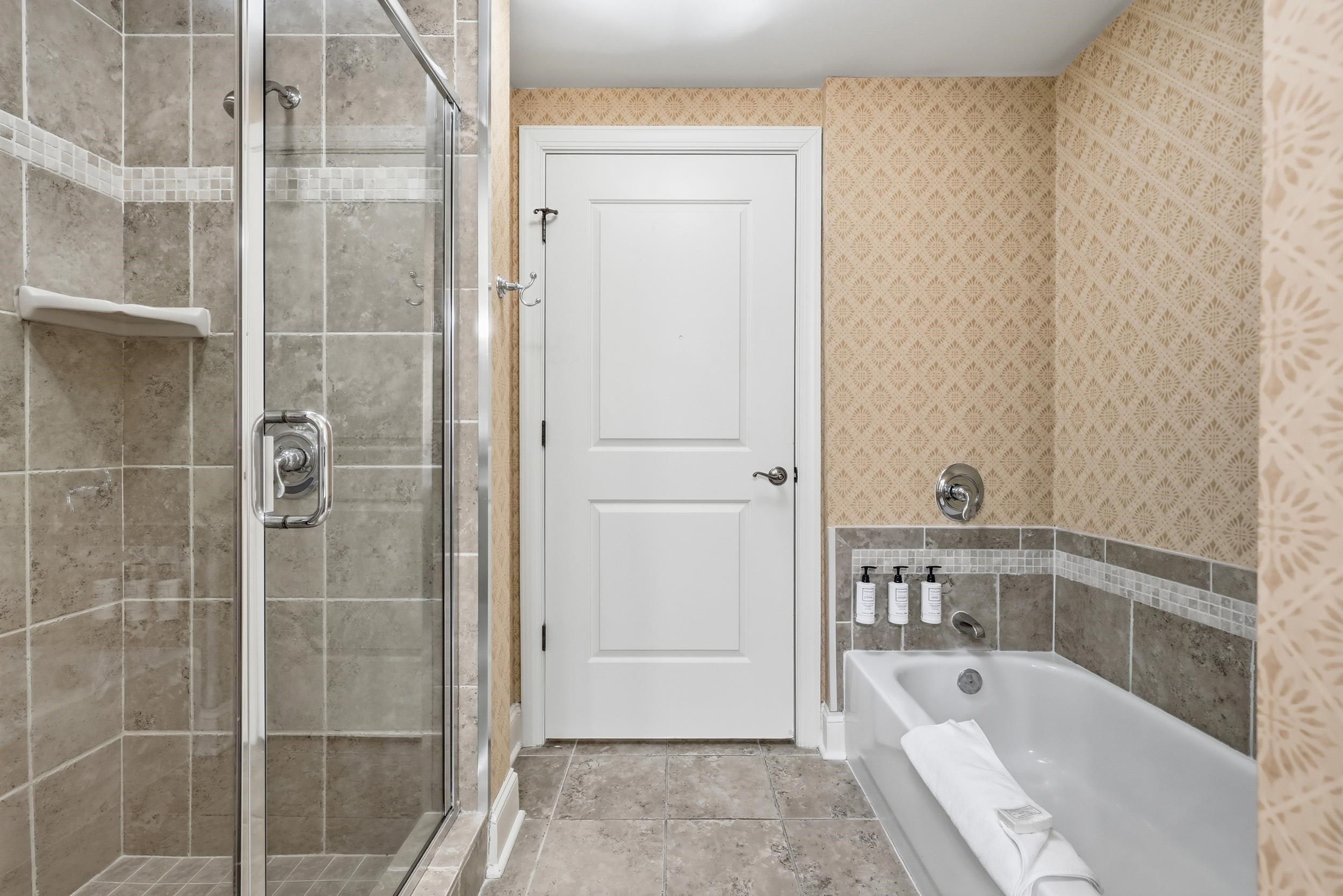 8121 Amalfi Pl. Property Photo 18