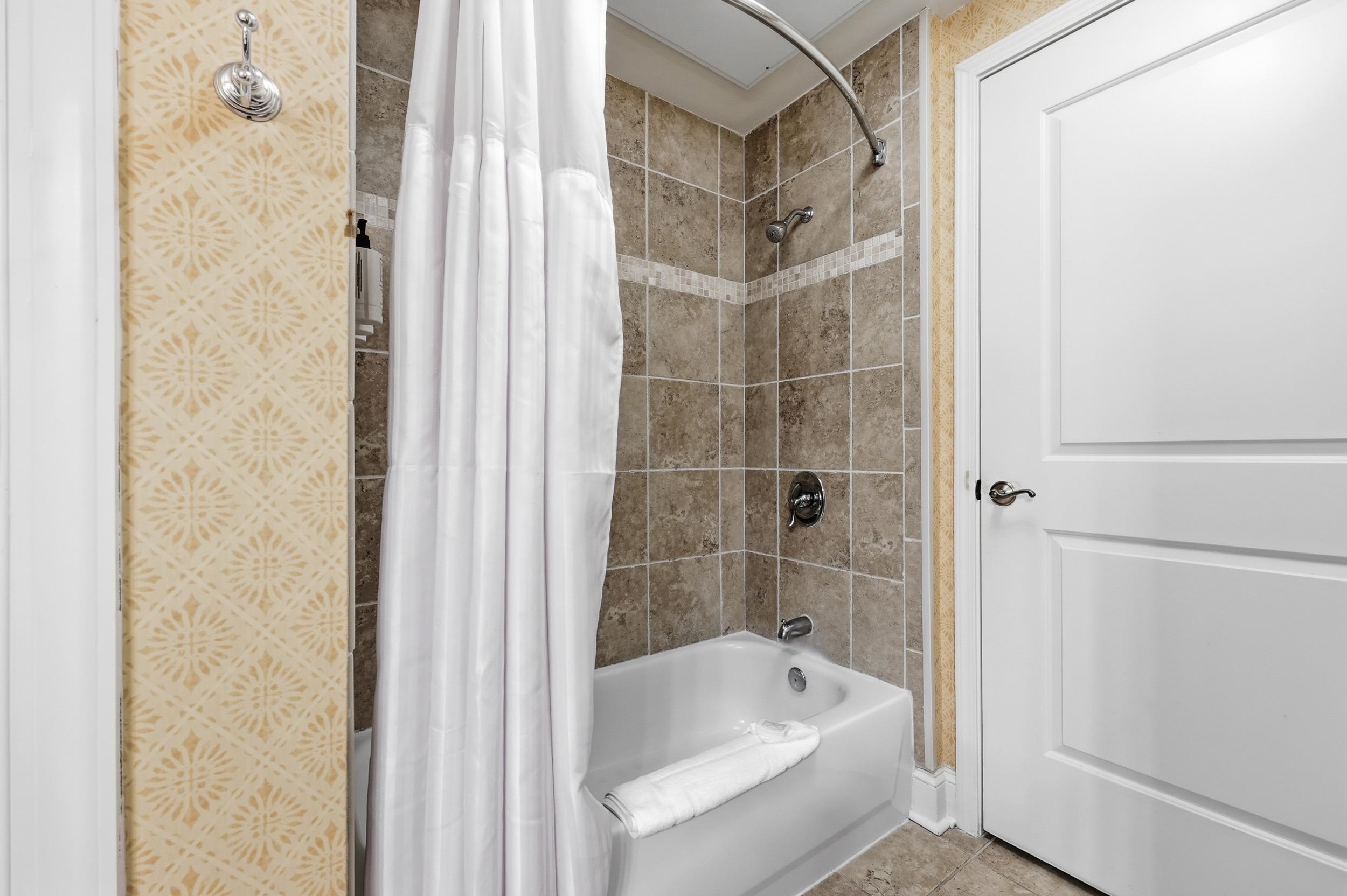 8121 Amalfi Pl. Property Photo 23