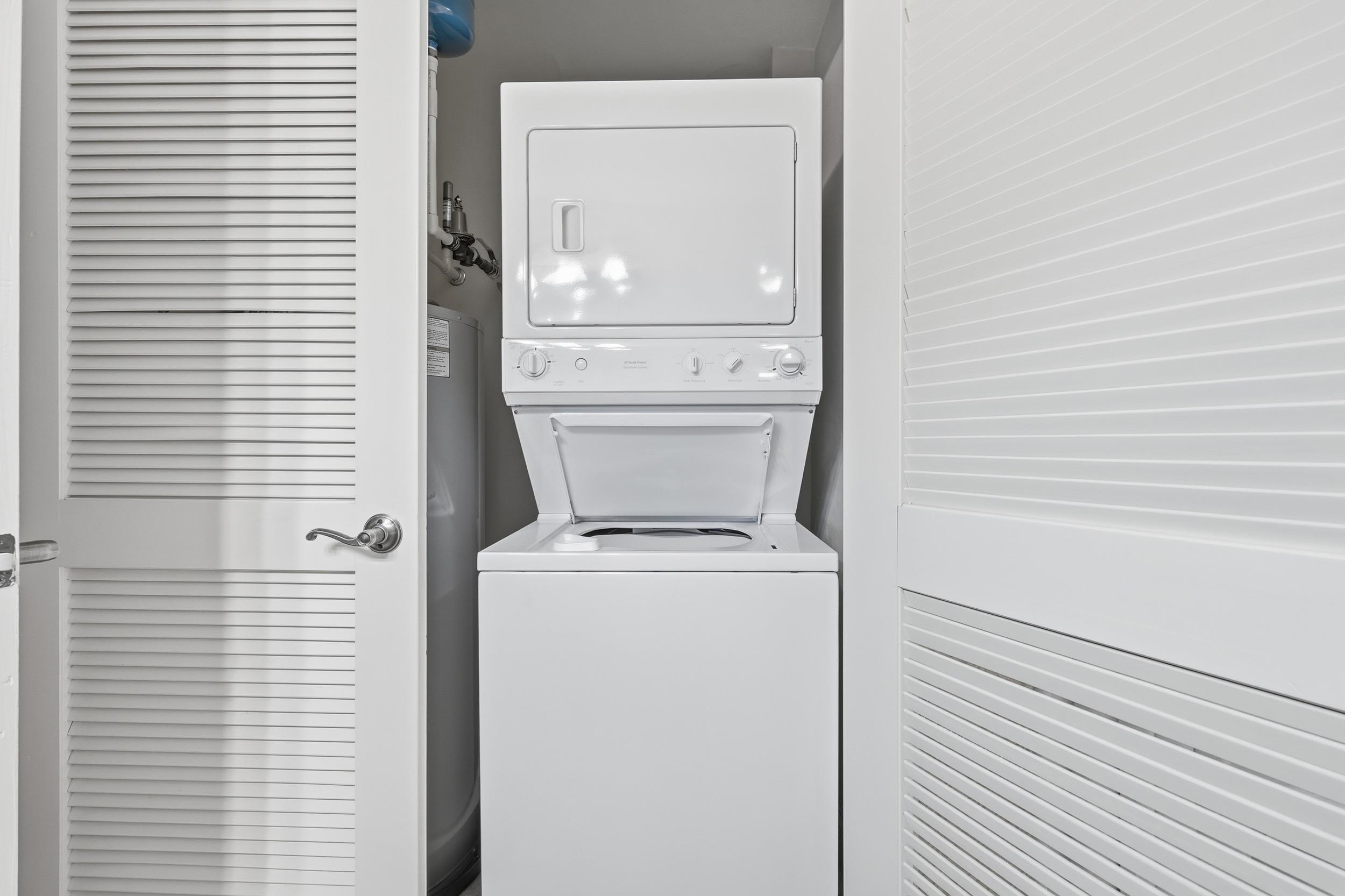 8121 Amalfi Pl. Property Photo 24