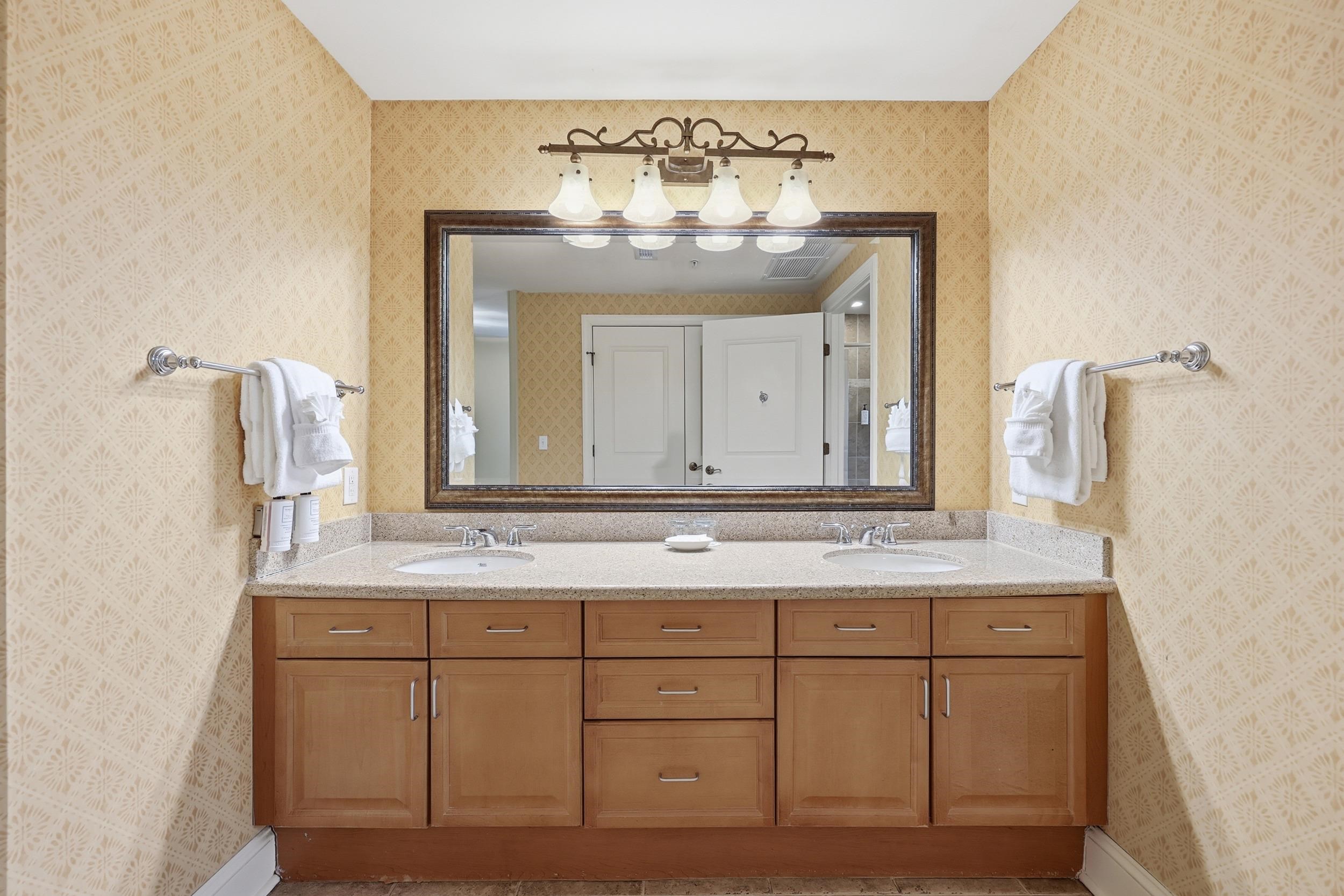 8121 Amalfi Pl. Property Photo 35