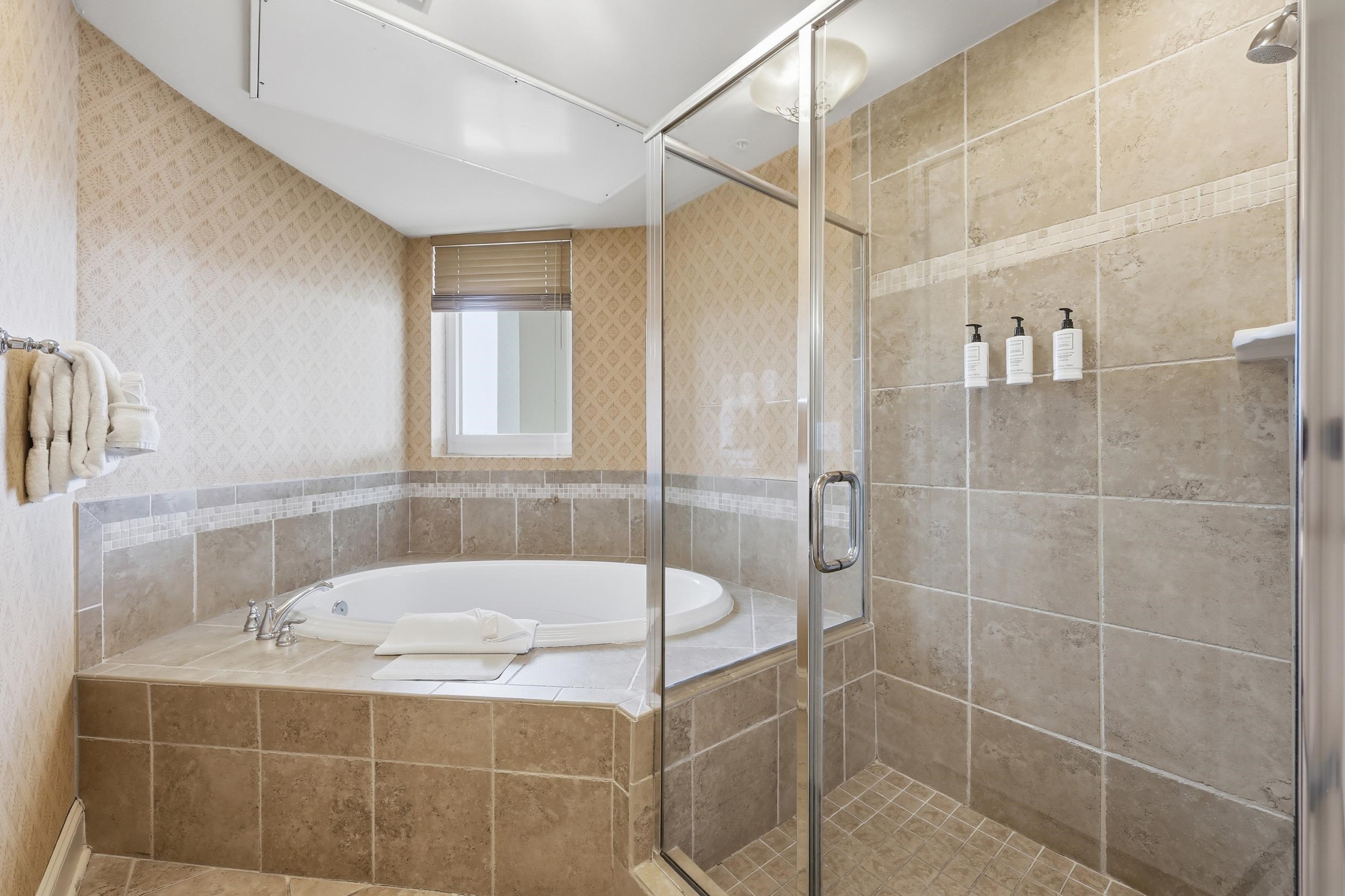 8121 Amalfi Pl. Property Photo 36