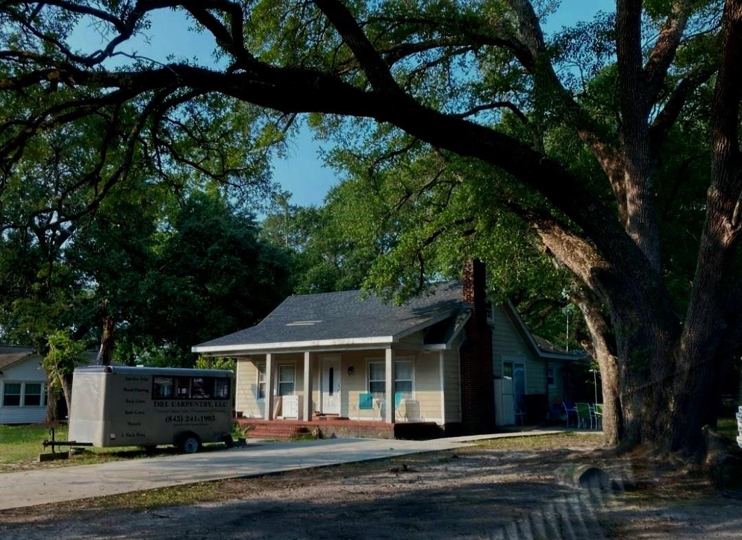 415 Live Oak St. Property Photo 8