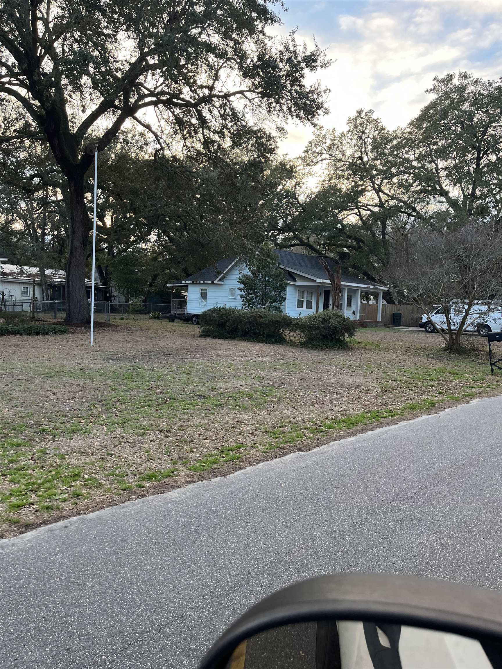 415 Live Oak St. Property Photo 24