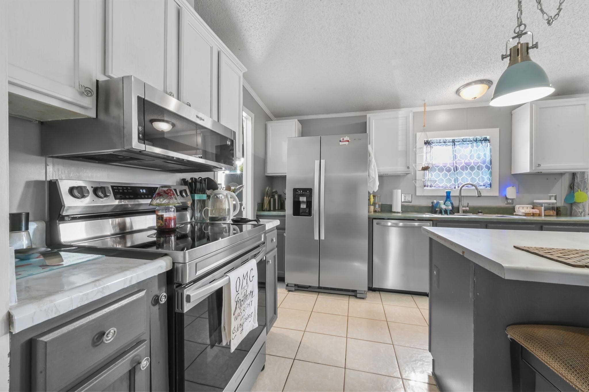 6043 East West Way Property Photo 2