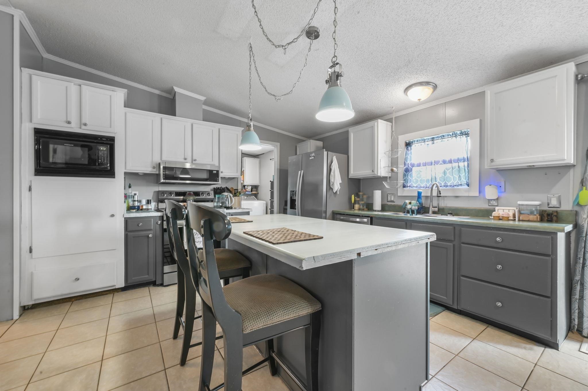 6043 East West Way Property Photo 3