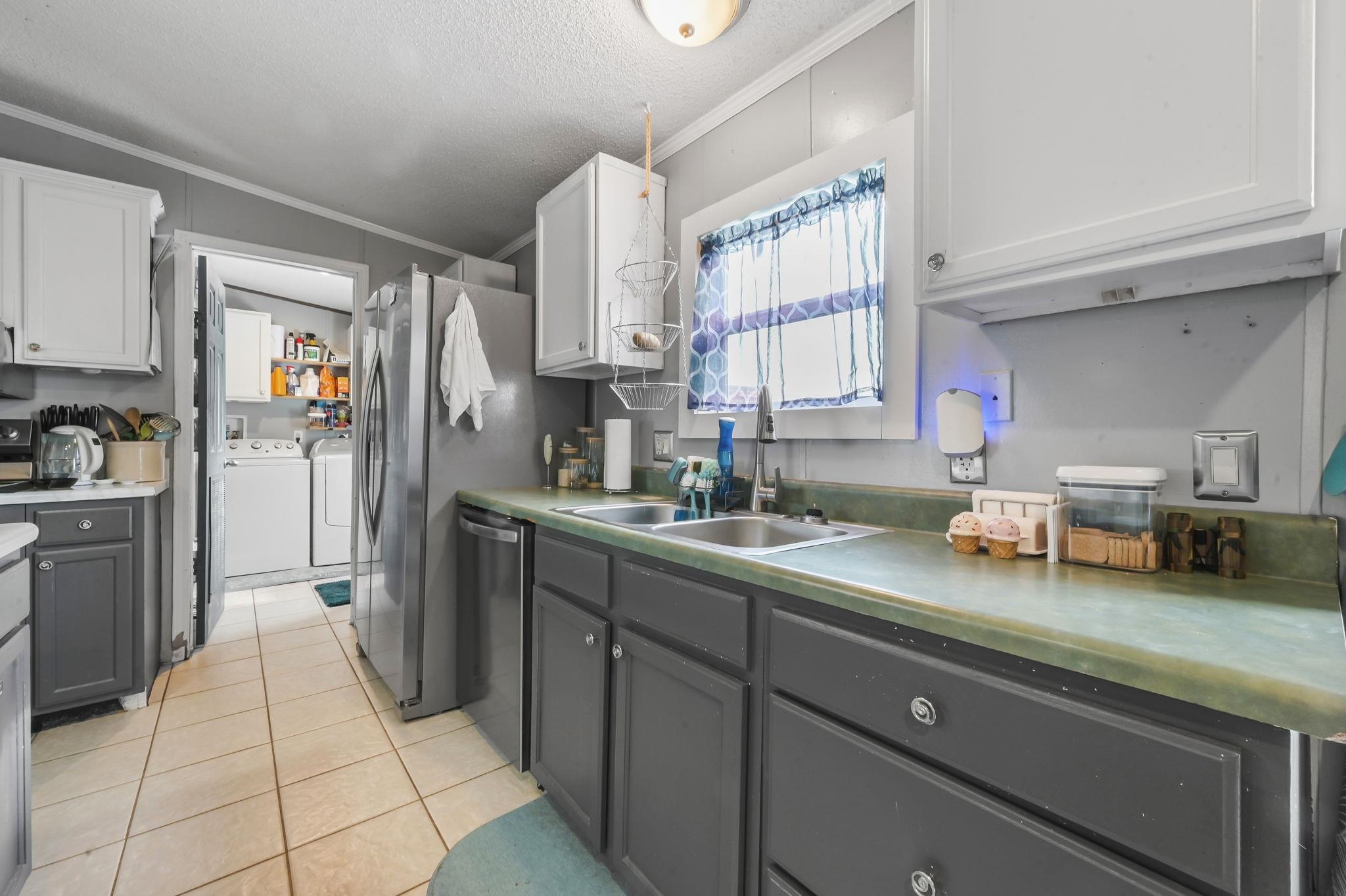 6043 East West Way Property Photo 4