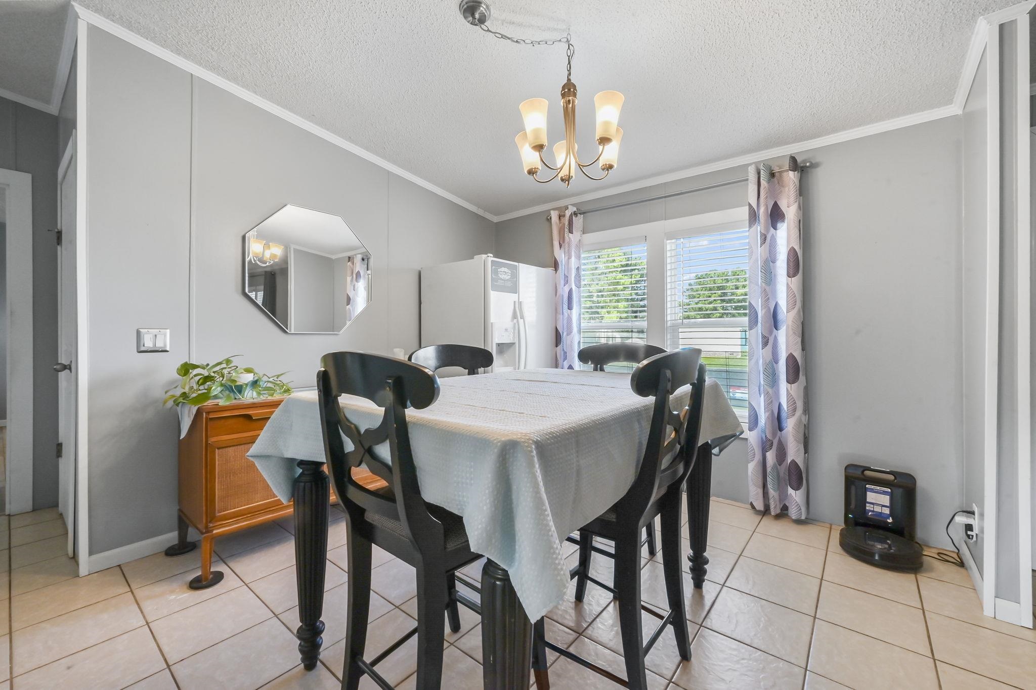 6043 East West Way Property Photo 5