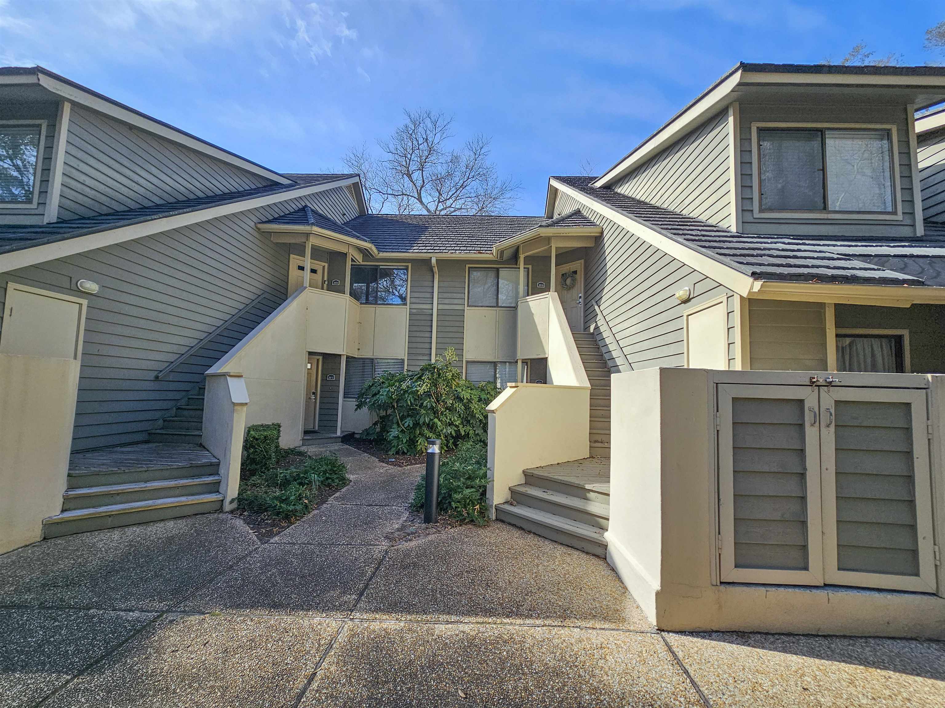 204 Baslow Ct. Property Photo 2