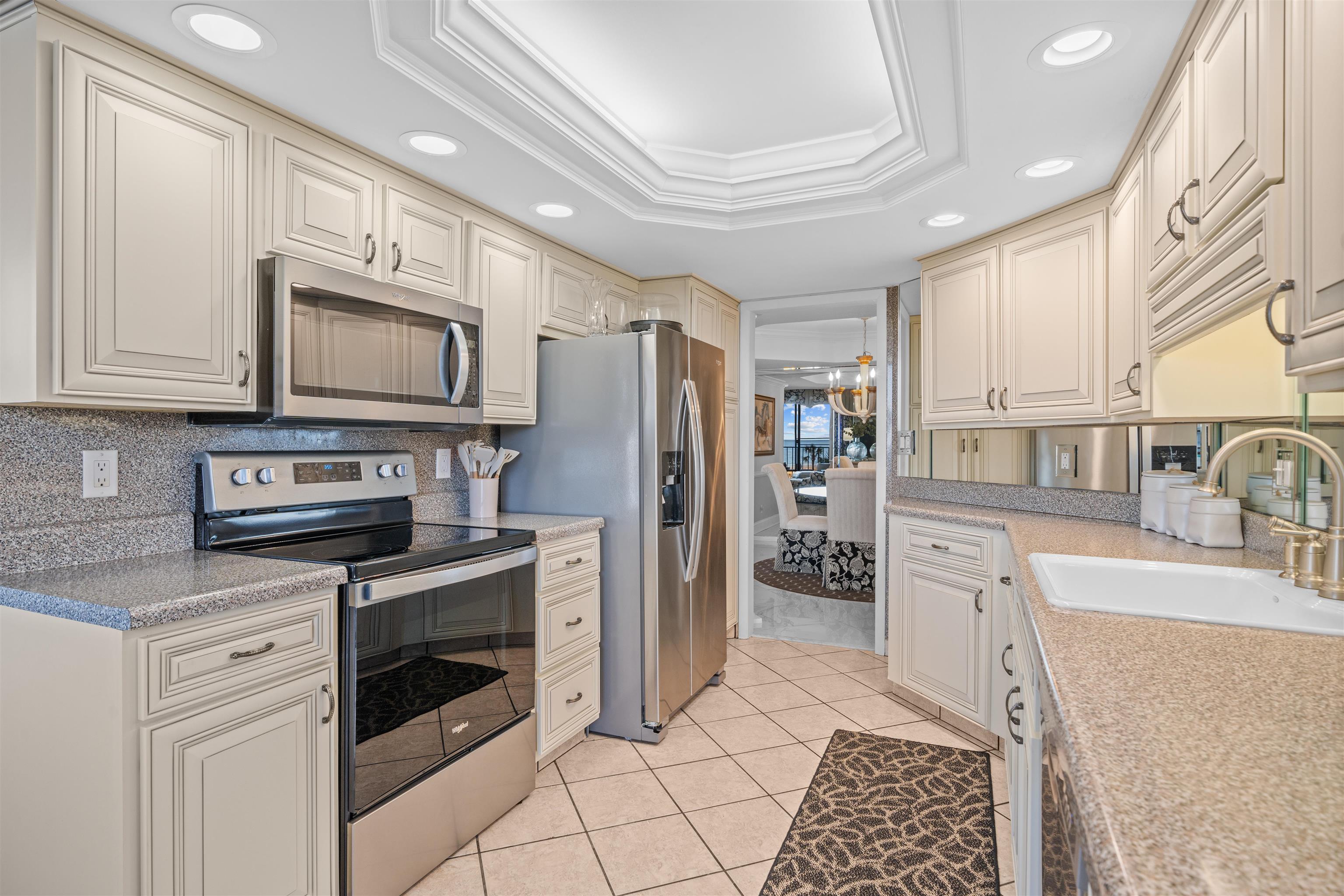 9650 Shore Dr. Property Photo 5