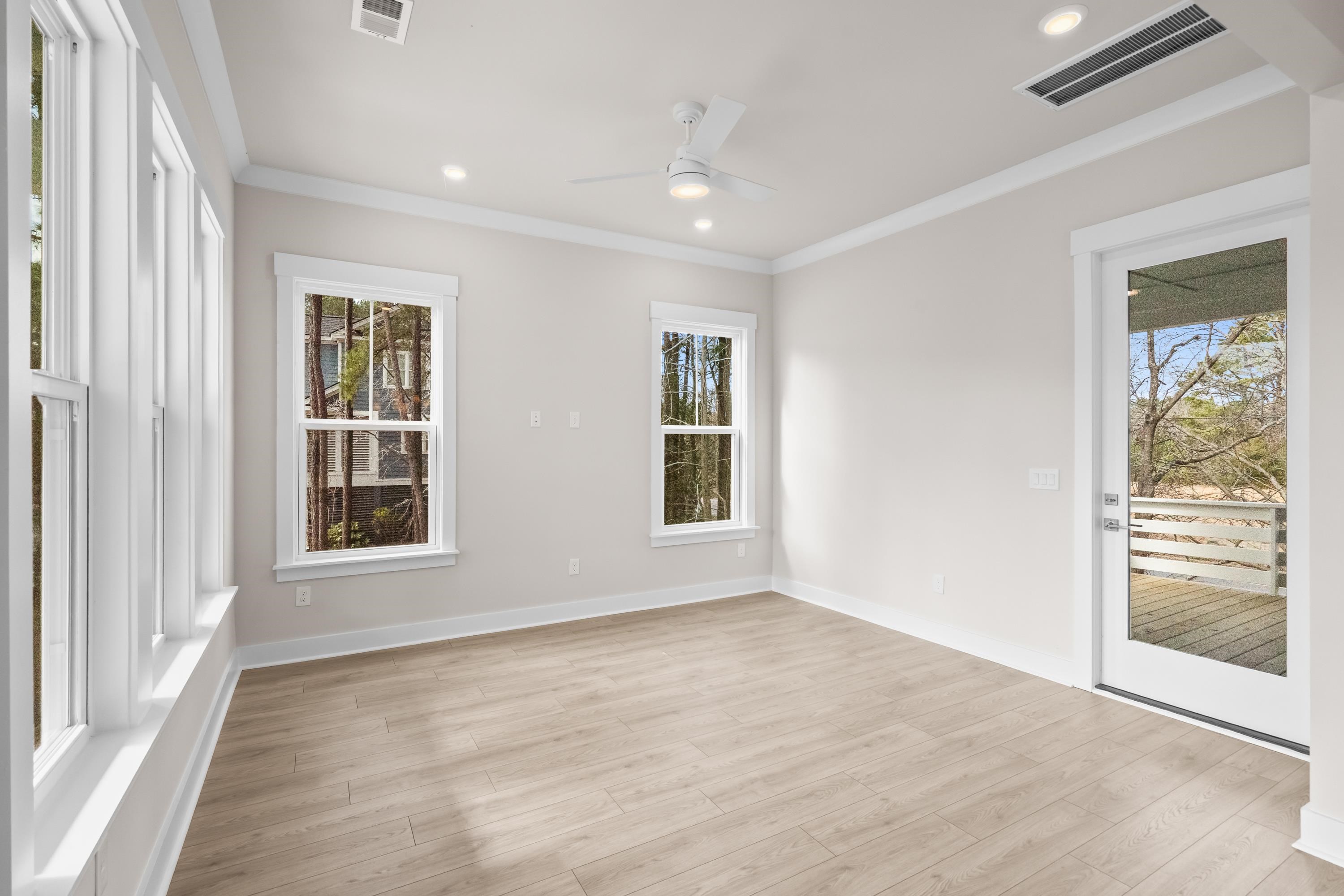 319 Crossing Ct. Property Photo 6