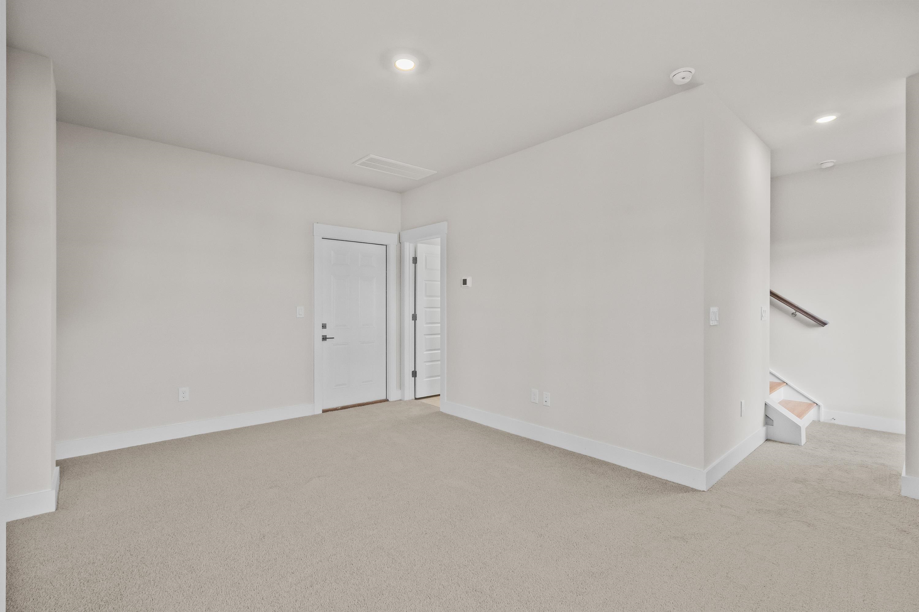 319 Crossing Ct. Property Photo 31